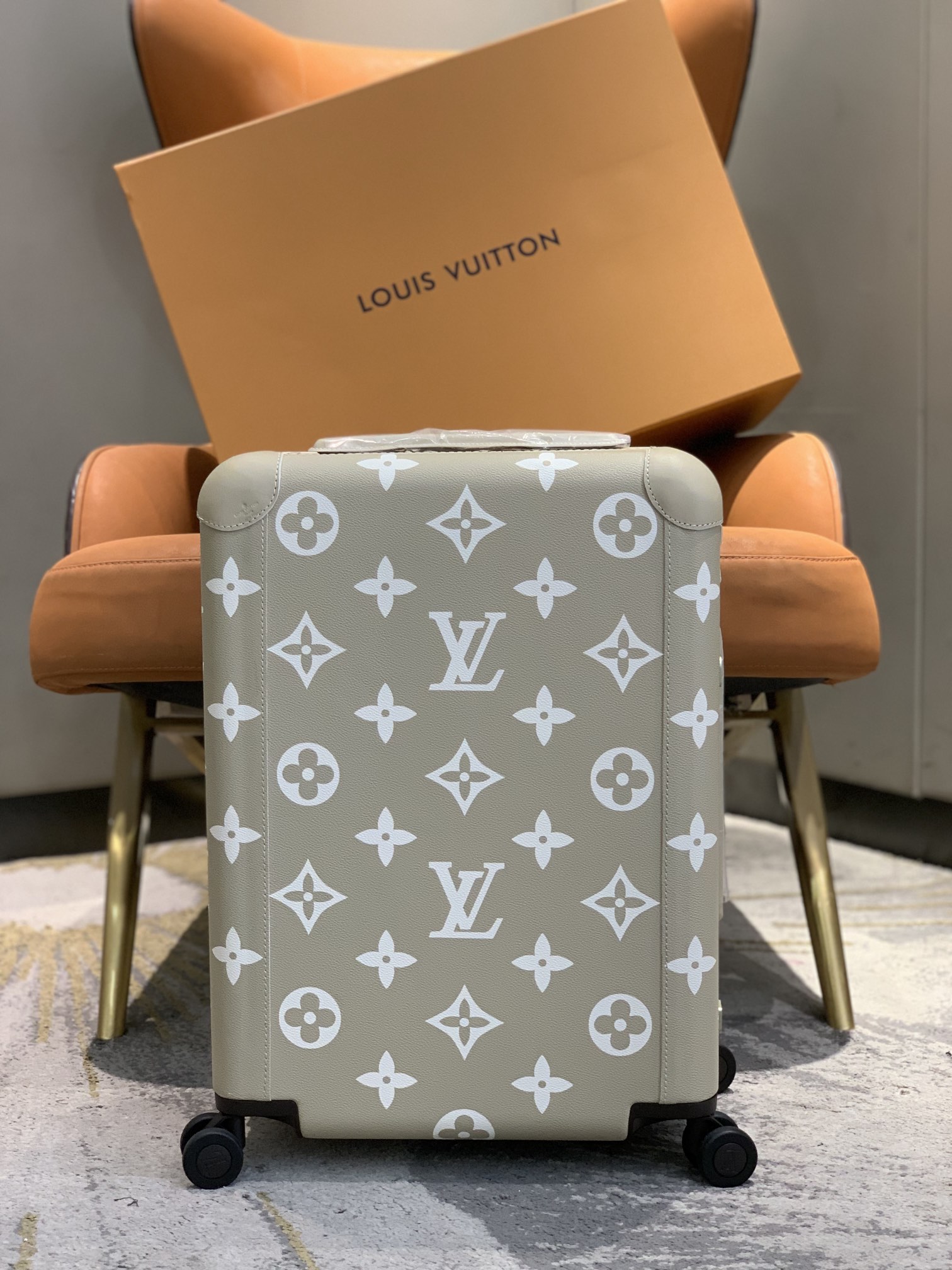 [TOP] Louis Vuitton LV Rolling Luggage Horizon 38.0 x 55.0 x 21.0 cm - 2 Colours