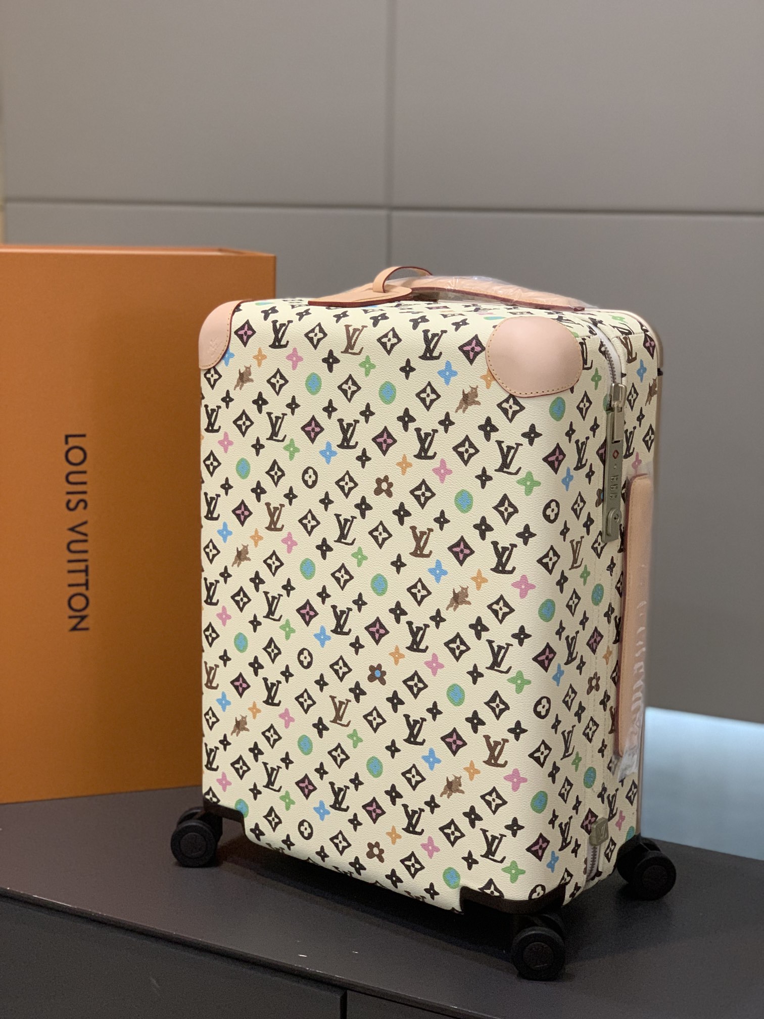[TOP] Louis Vuitton LV Rolling Luggage Horizon 38.0 x 55.0 x 21.0 cm - 2 Colours