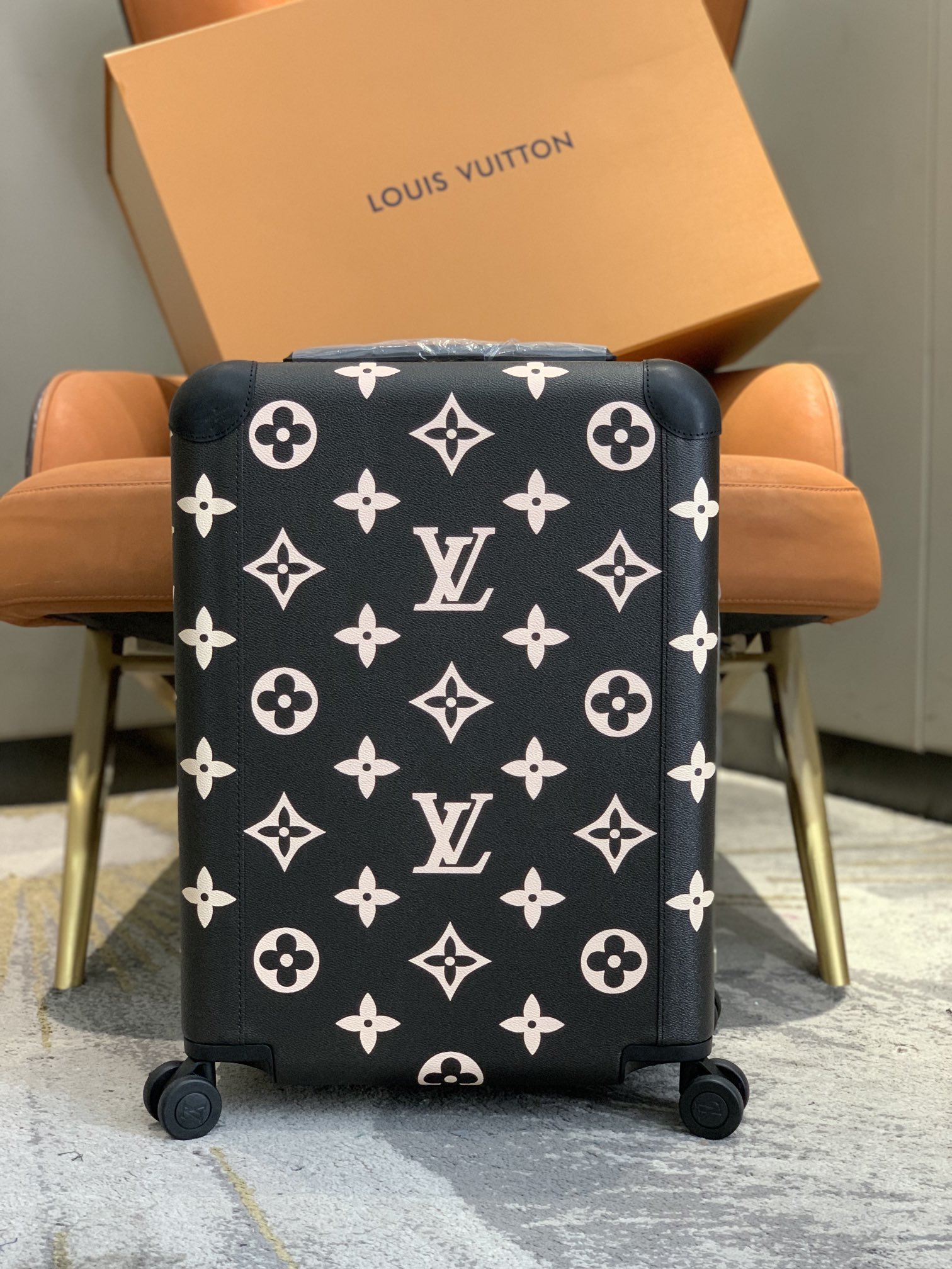 [TOP] Louis Vuitton LV Rolling Luggage Horizon 38.0 x 55.0 x 21.0 cm - 2 Colours