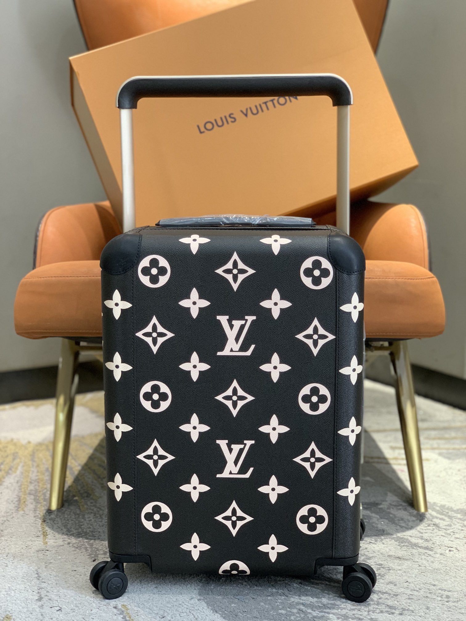 [TOP] Louis Vuitton LV Rolling Luggage Horizon 38.0 x 55.0 x 21.0 cm - 2 Colours