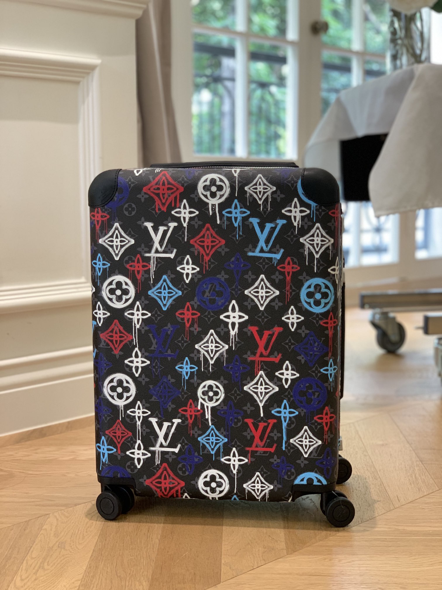 [TOP] Louis Vuitton LV Rolling Luggage Horizon 38.0 x 55.0 x 21.0 cm - Black