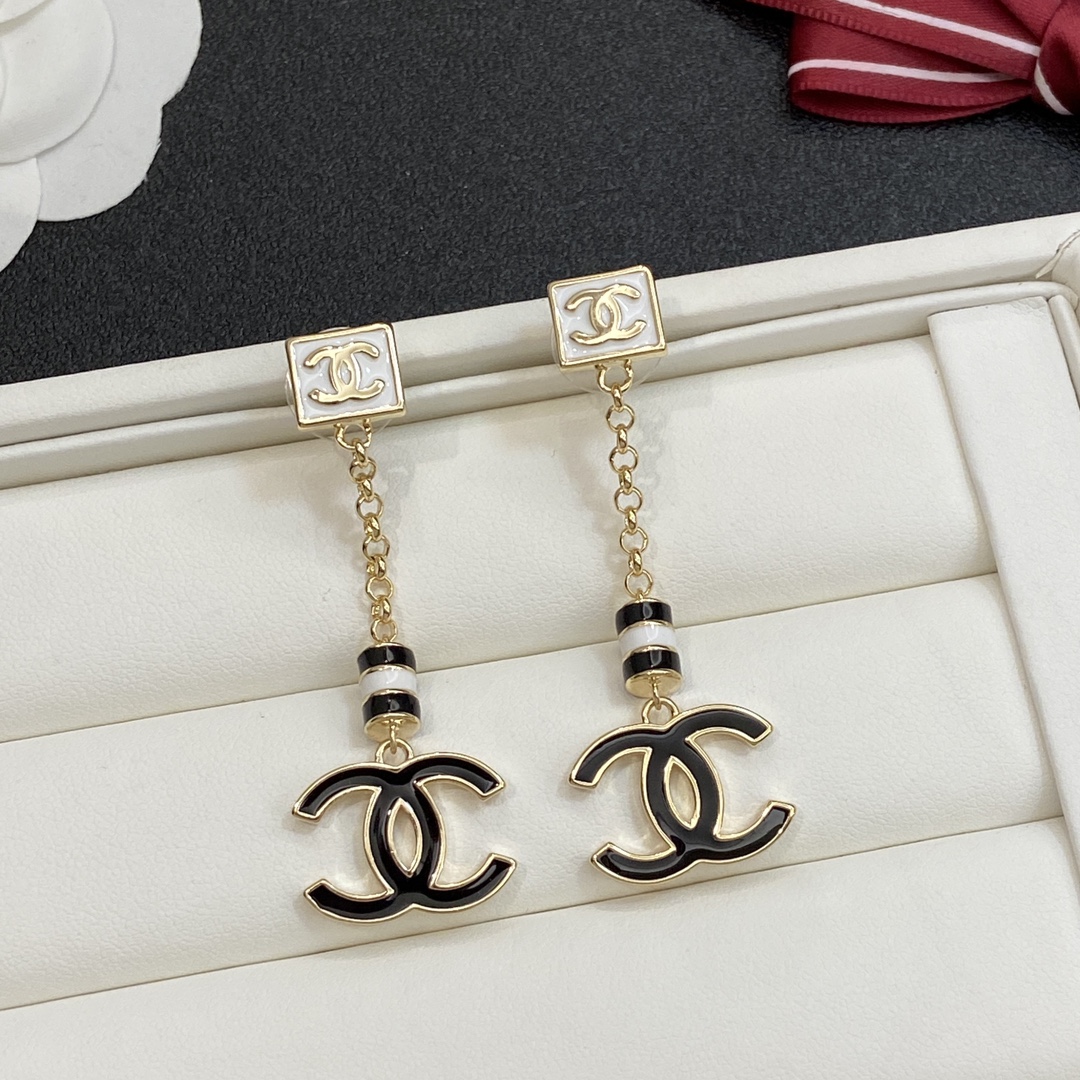 [TOP] CHANEL  Earrings- Gold