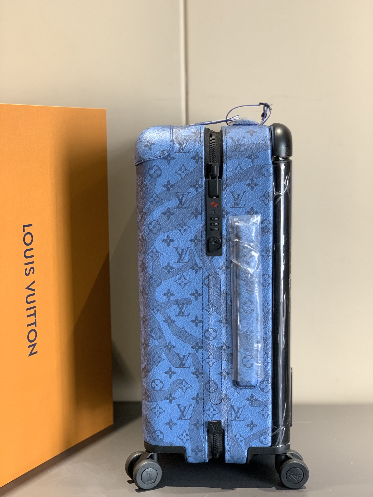[TOP] Louis Vuitton LV Rolling Luggage Horizon 38.0 x 55.0 x 21.0 cm - Blue