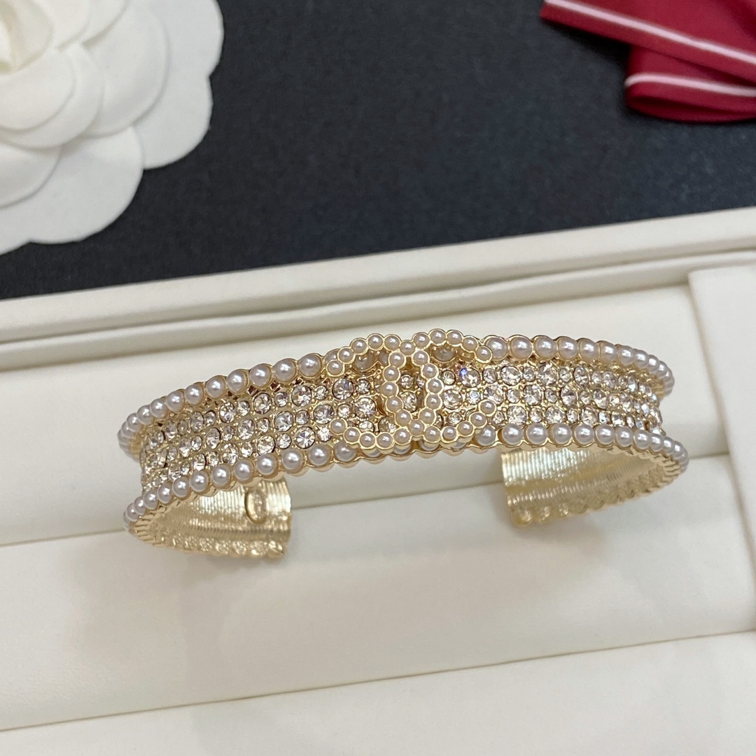 [TOP] CHANEL Bracelet - Gold