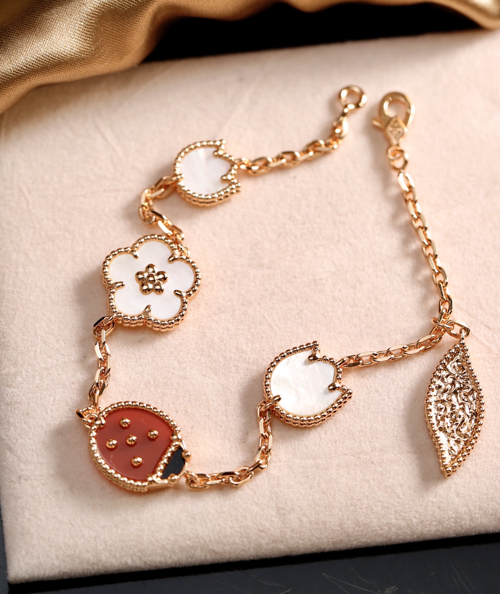 [TOP] Van Cleef & Arpels VCA Lucky Spring Bracelet - 2 Colors