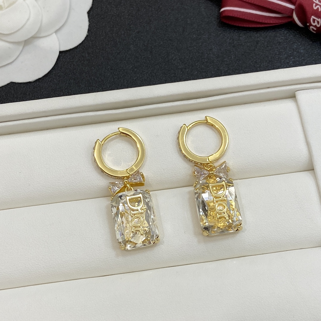 [TOP] Christian Dior Earrings - Gold