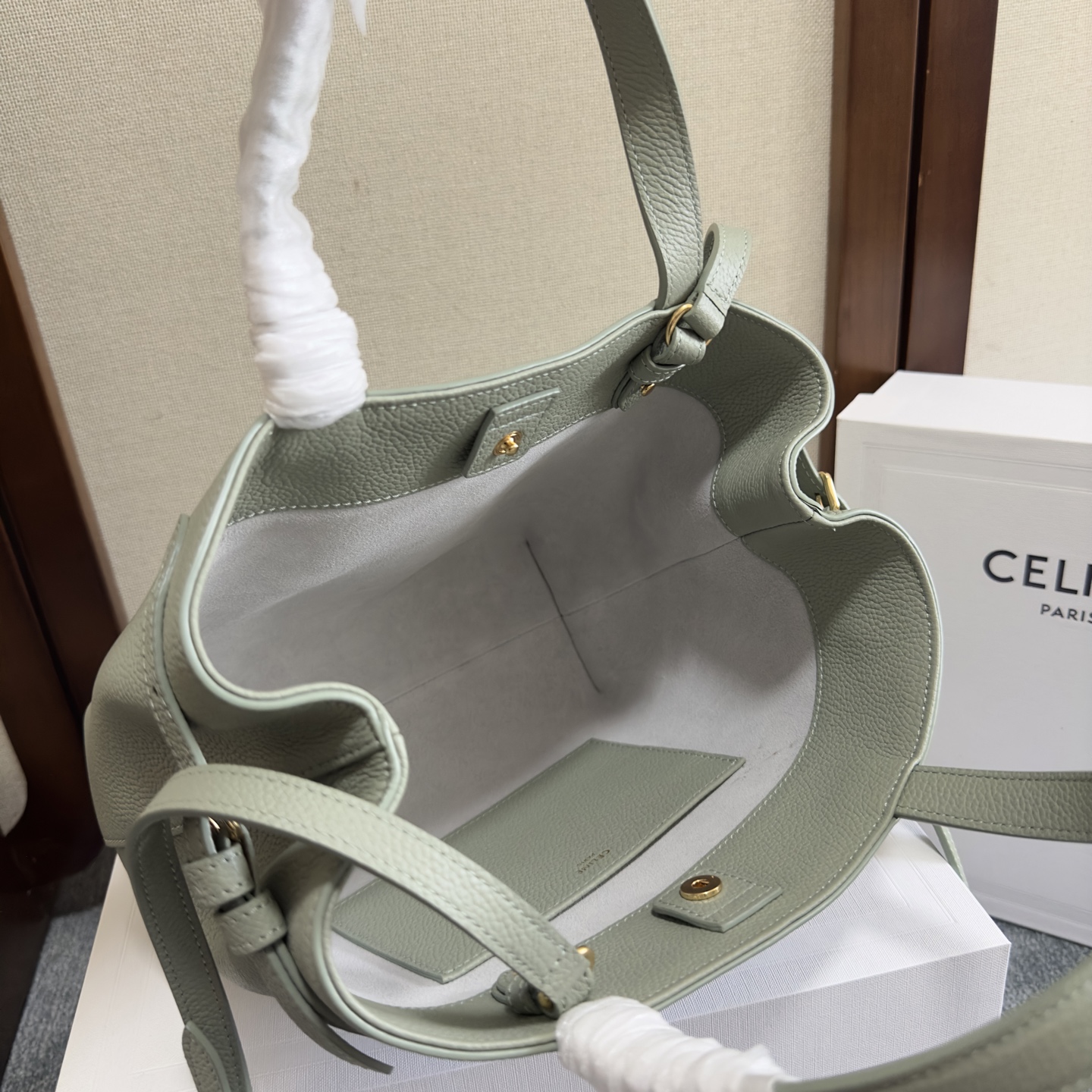 [TOP] CELINE CABAS ANAIS CUIR TRIOMPHE Bag 20.5 x 9 x 19 CM - 4 Colour