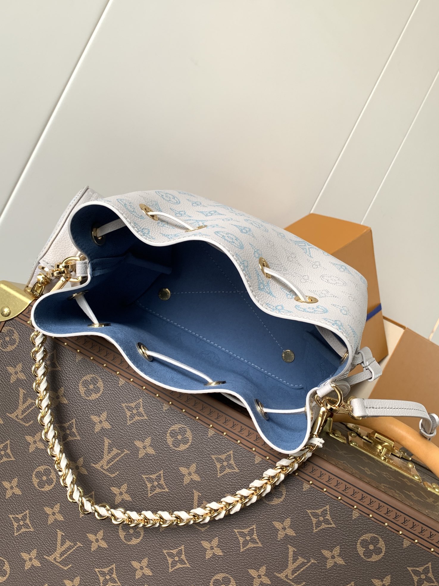 [TOP] Louis Vuitton LV Bella Buckle Bag 22x14x19cm - Light Blue