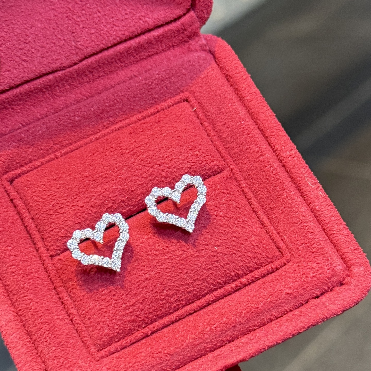 [TOP] Tiffany & Co. Diamond Heart Earrings -Sliver