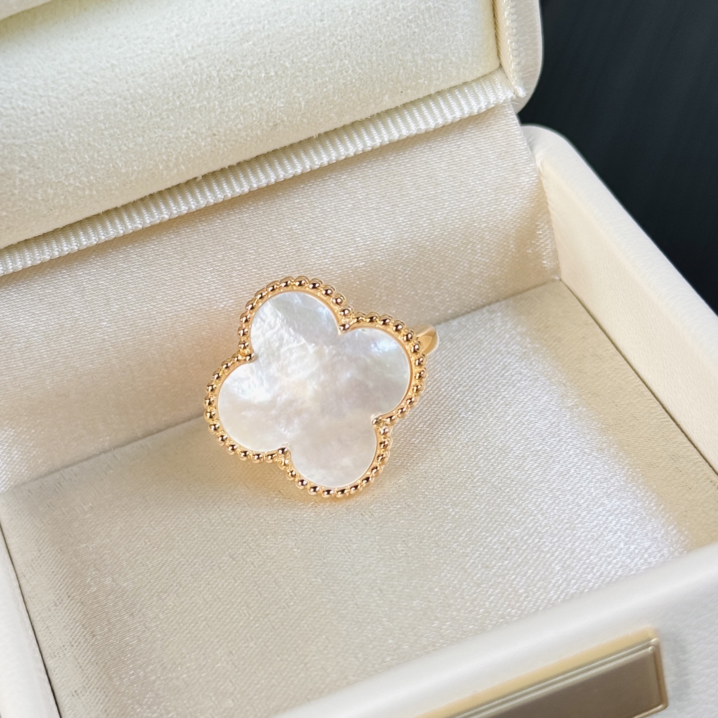 [TOP] Van Cleef & Arpels Magic Alhambra Ring  - Gold