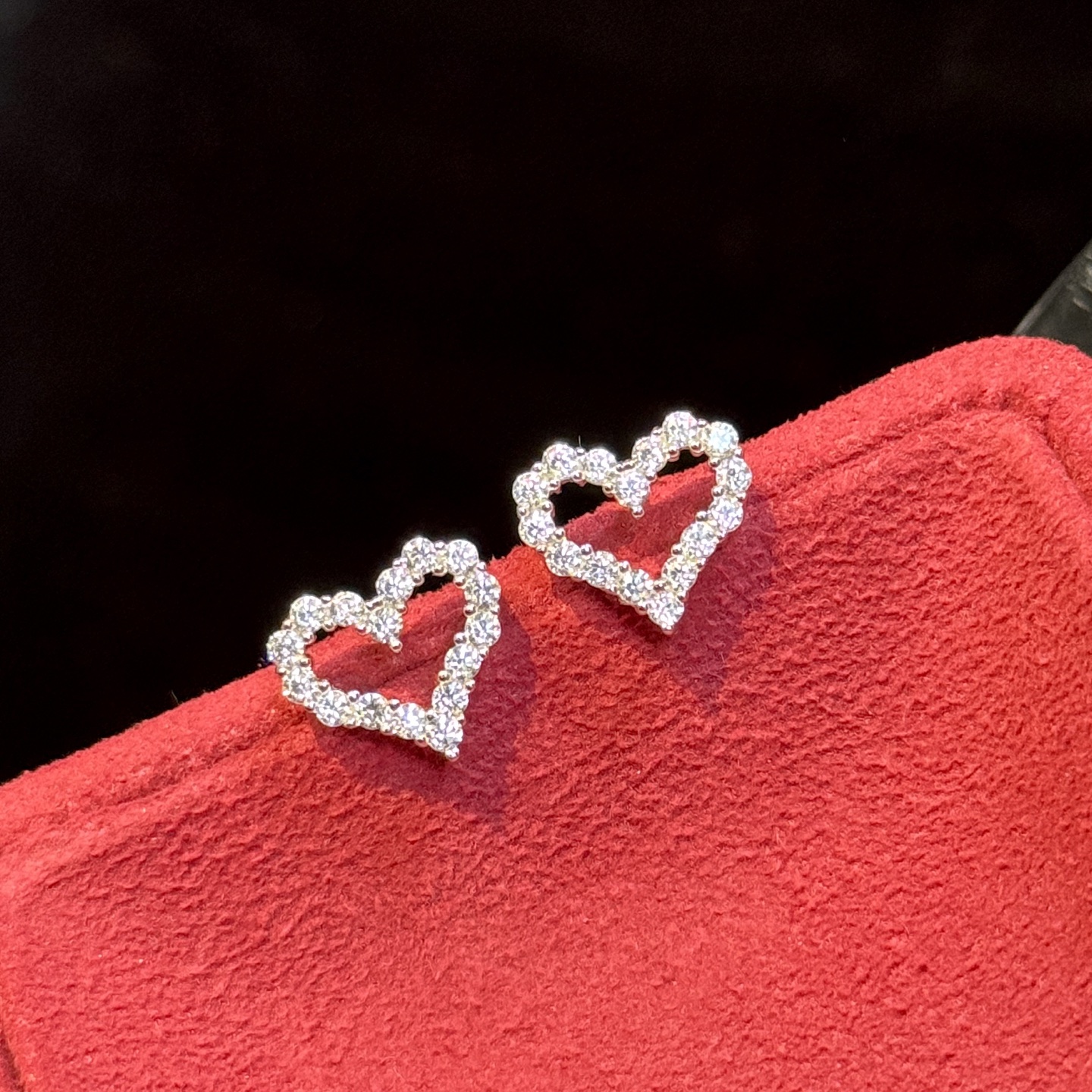 [TOP] Tiffany & Co. Diamond Heart Earrings -Sliver