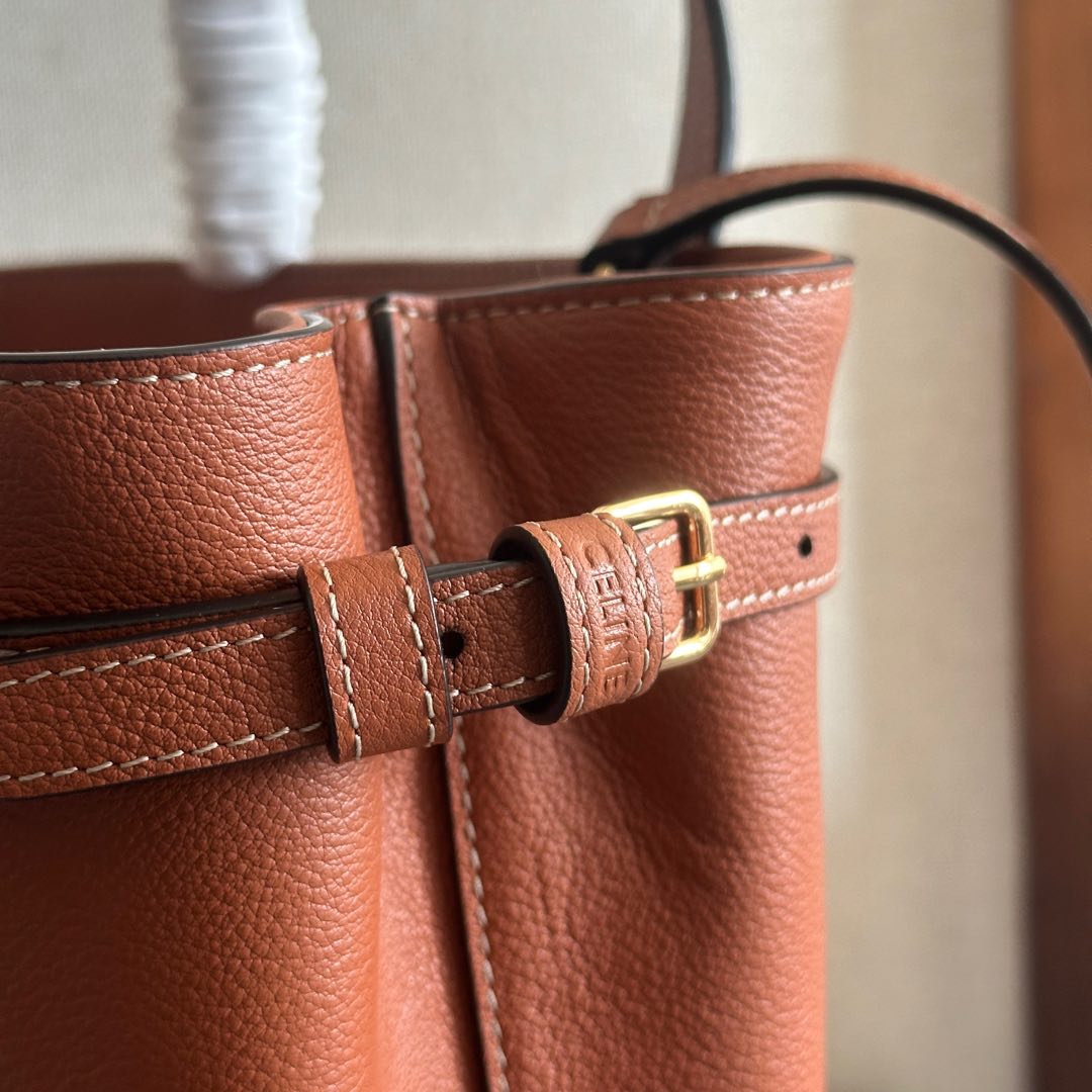 [TOP] CELINE CABAS ANAIS CUIR TRIOMPHE Bag 20.5 x 9 x 19 CM - 4 Colour