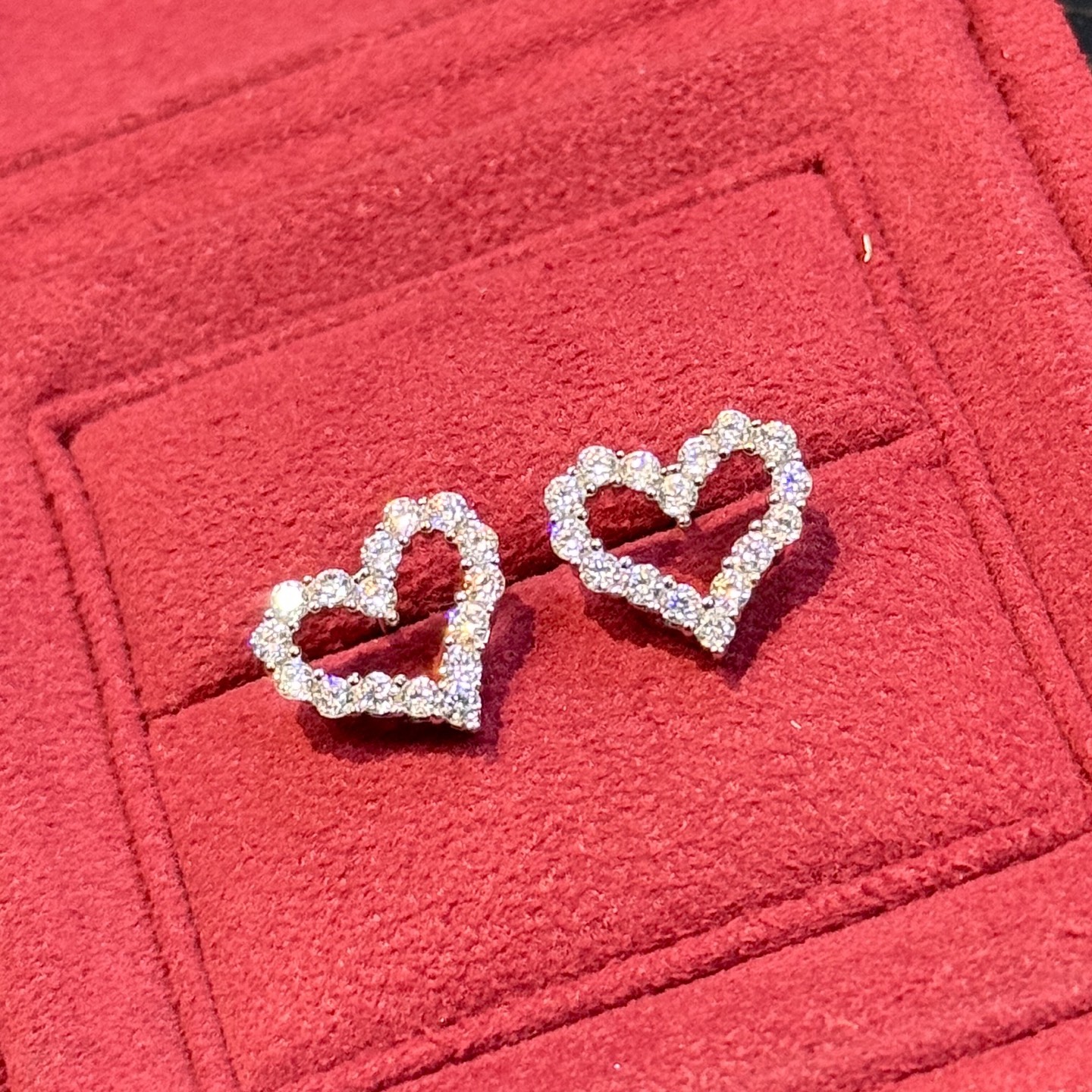 [TOP] Tiffany & Co. Diamond Heart Earrings -Sliver