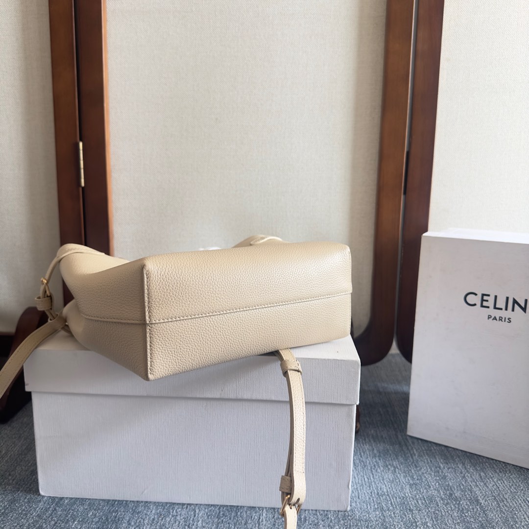 [TOP] CELINE CABAS ANAIS CUIR TRIOMPHE Bag 20.5 x 9 x 19 CM - 4 Colour