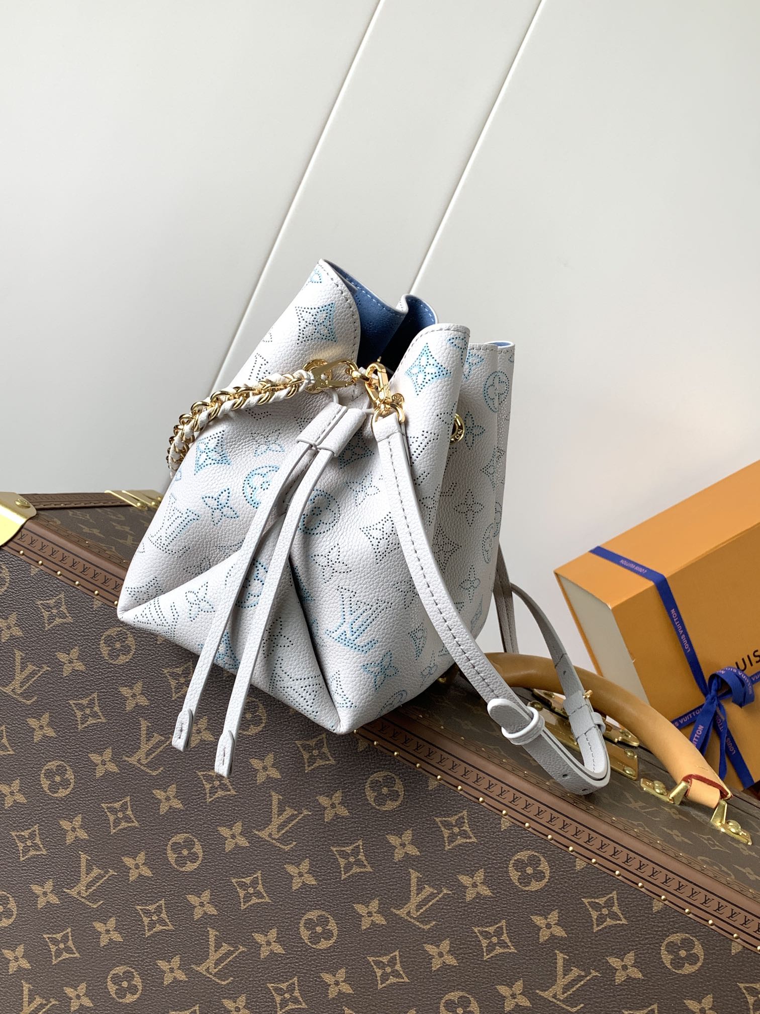 [TOP] Louis Vuitton LV Bella Buckle Bag 22x14x19cm - Light Blue