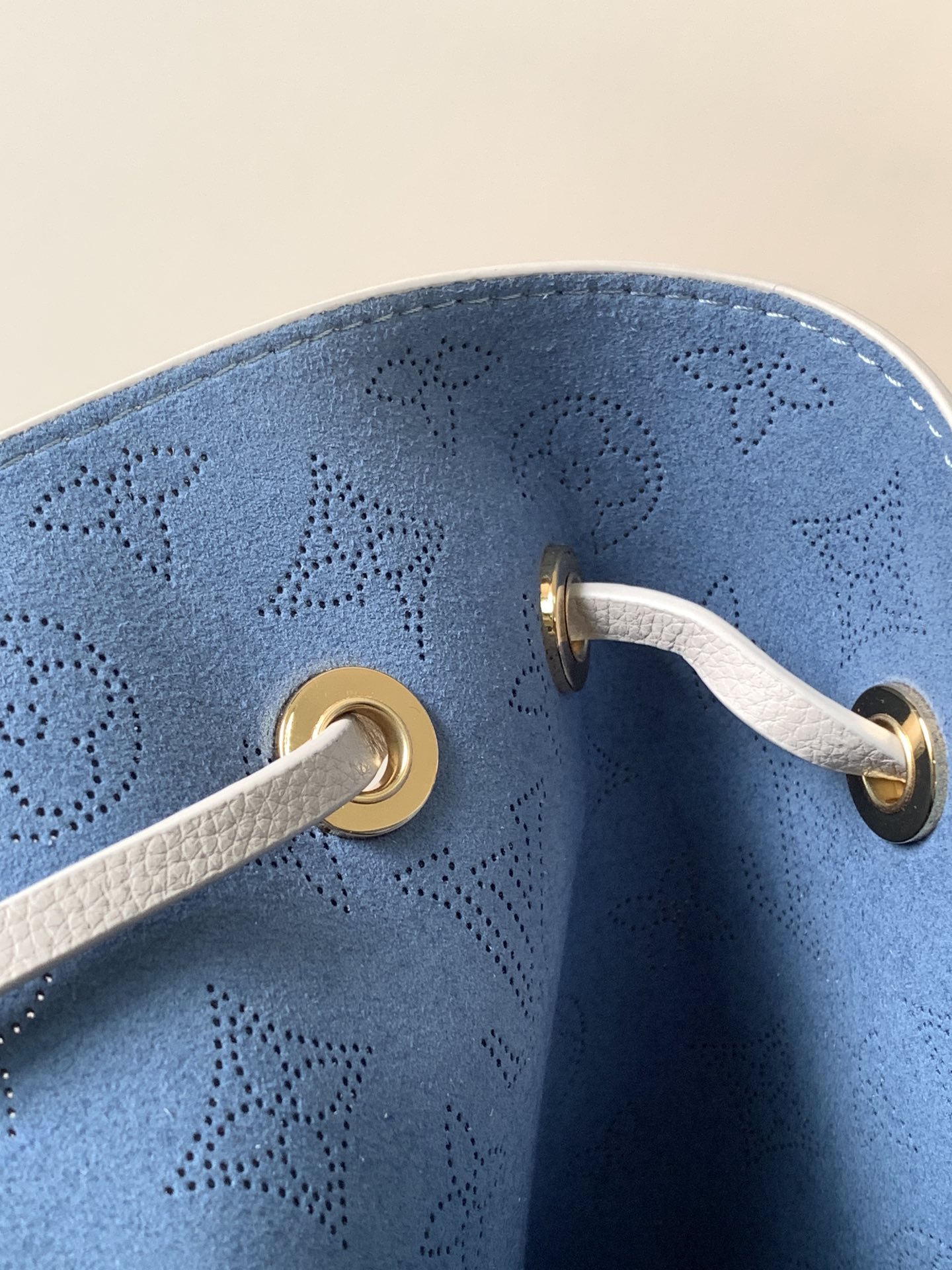 [TOP] Louis Vuitton LV Bella Buckle Bag 22x14x19cm - Light Blue