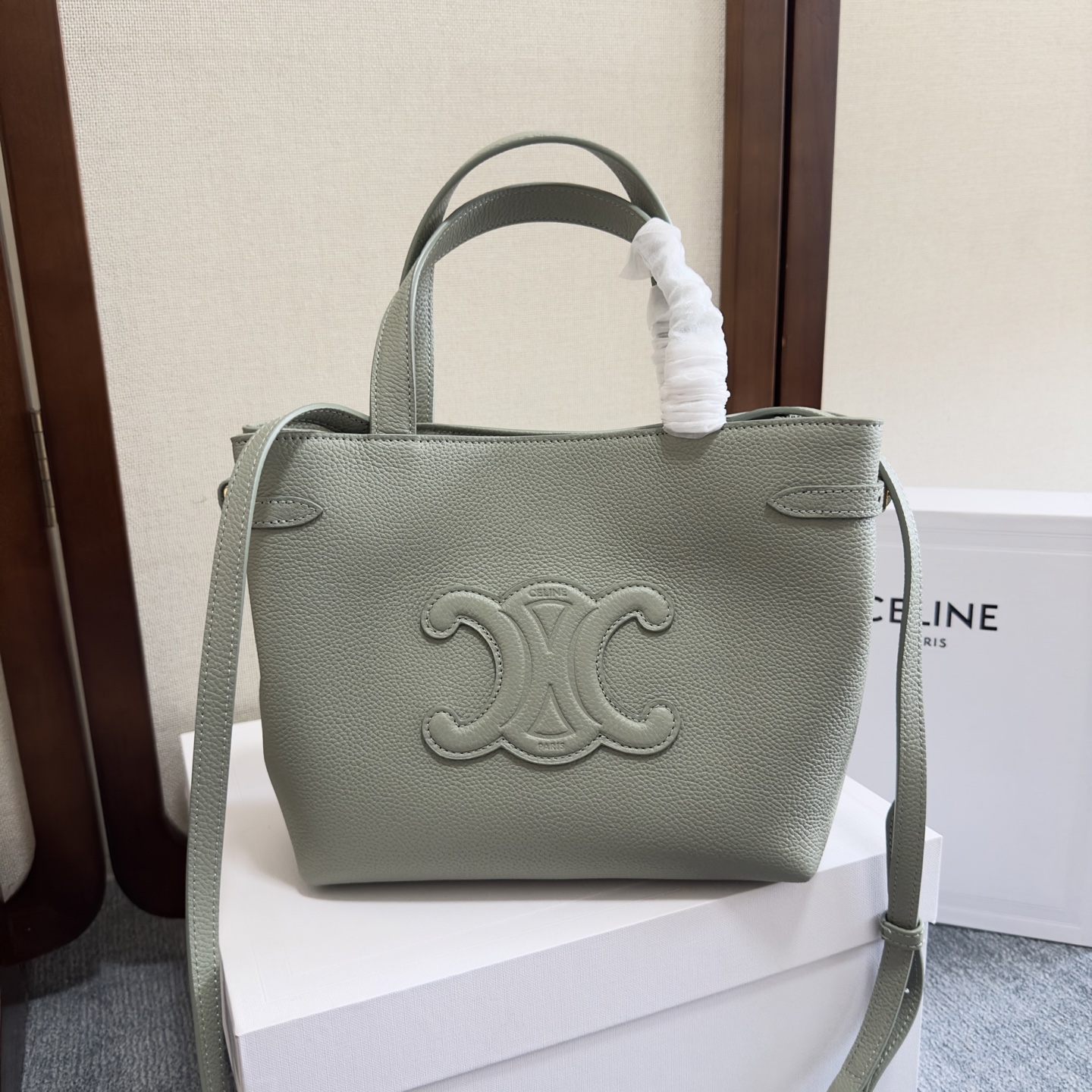 [TOP] CELINE CABAS ANAIS CUIR TRIOMPHE Bag 20.5 x 9 x 19 CM - 4 Colour