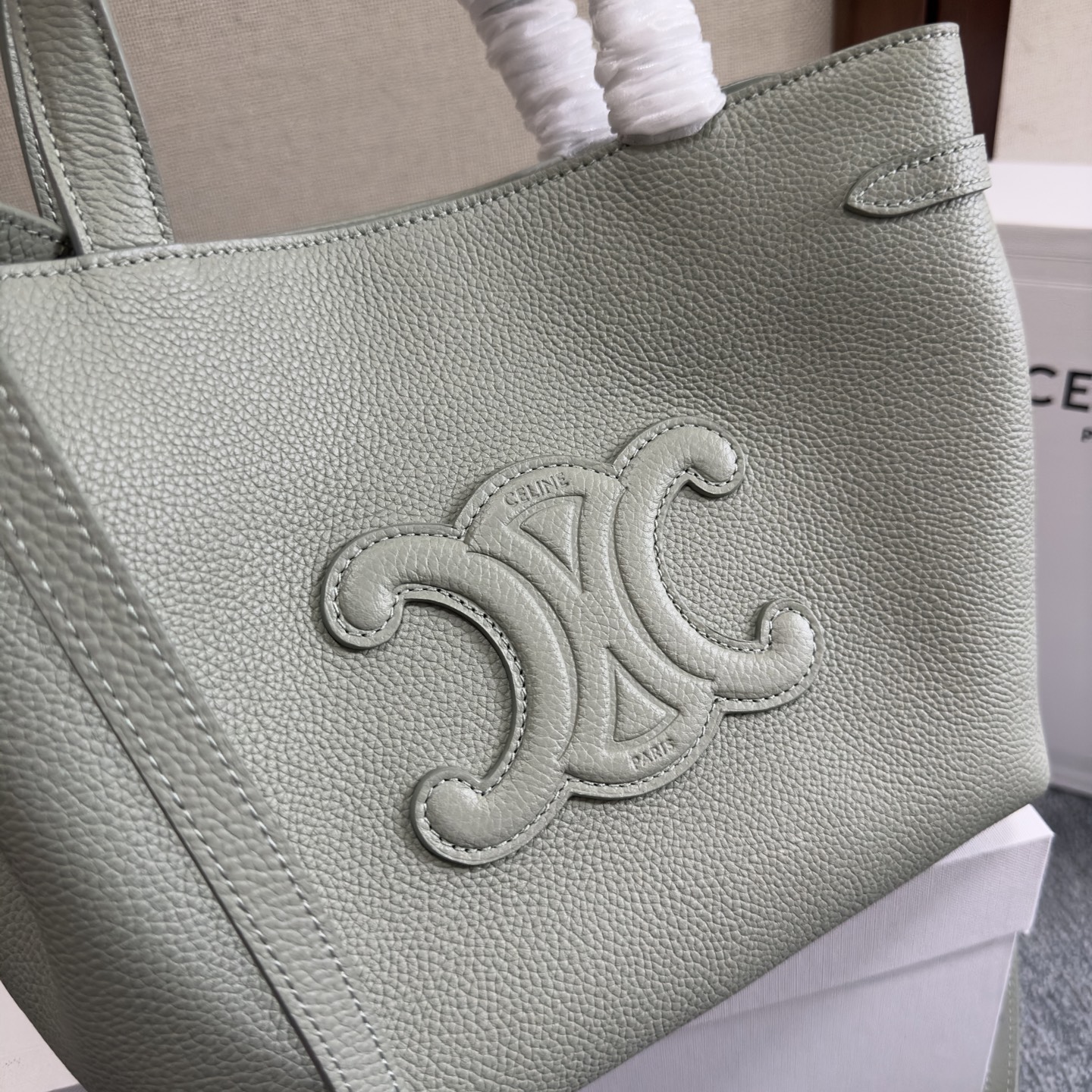 [TOP] CELINE CABAS ANAIS CUIR TRIOMPHE Bag 20.5 x 9 x 19 CM - 4 Colour