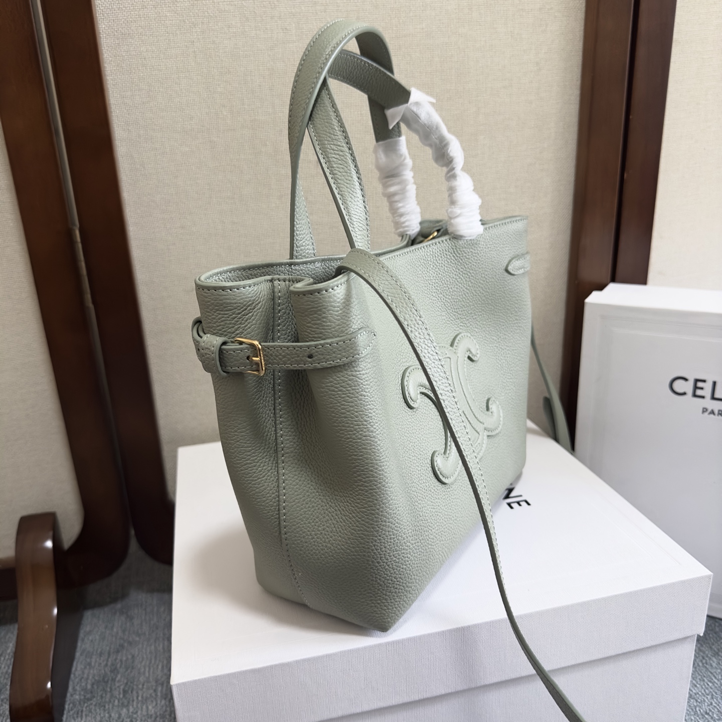 [TOP] CELINE CABAS ANAIS CUIR TRIOMPHE Bag 20.5 x 9 x 19 CM - 4 Colour