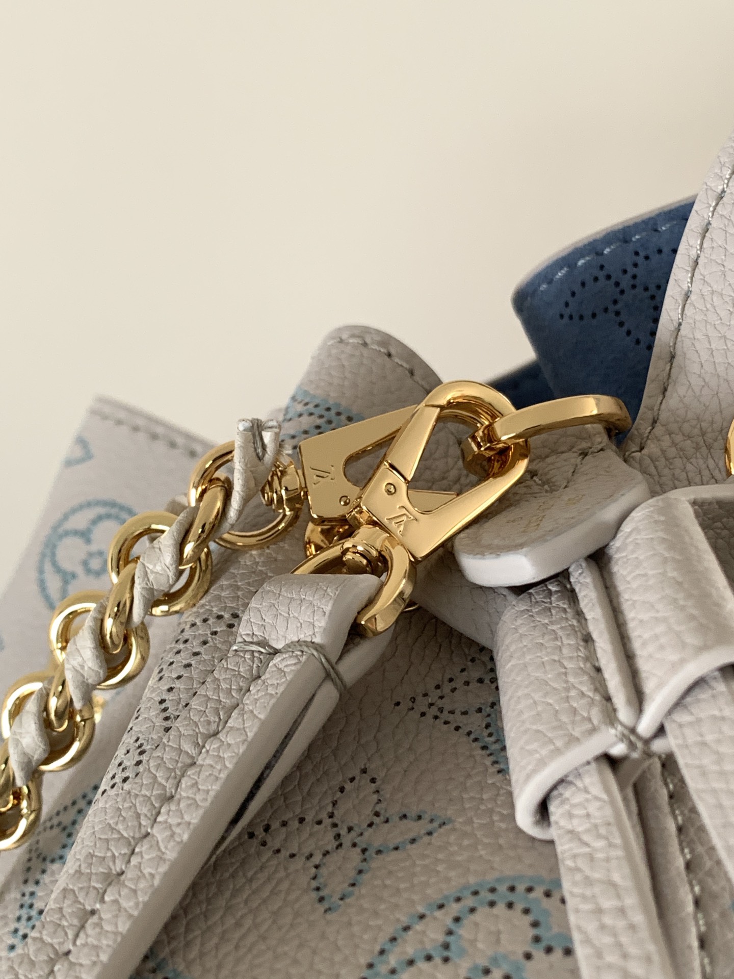 [TOP] Louis Vuitton LV Bella Buckle Bag 22x14x19cm - Light Blue