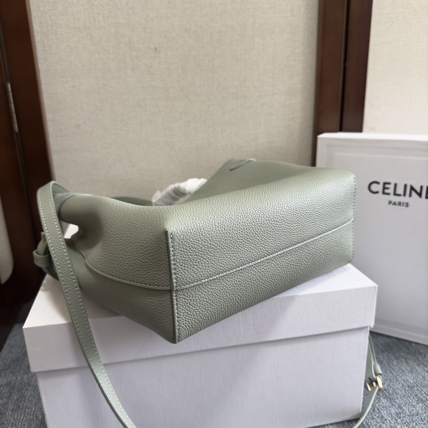 [TOP] CELINE CABAS ANAIS CUIR TRIOMPHE Bag 20.5 x 9 x 19 CM - 4 Colour