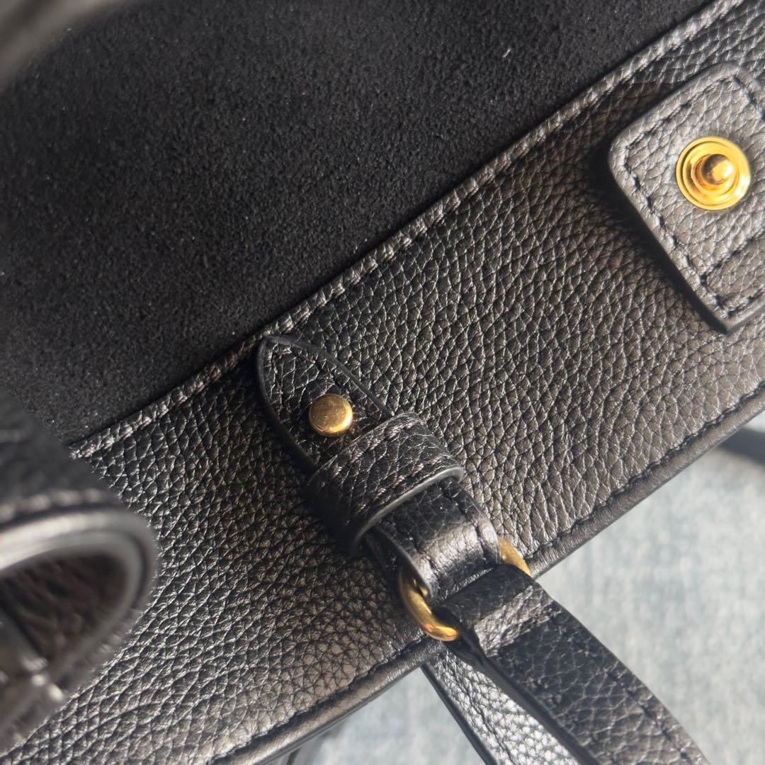 [TOP] CELINE CABAS ANAIS CUIR TRIOMPHE Bag 20.5 x 9 x 19 CM - 4 Colour