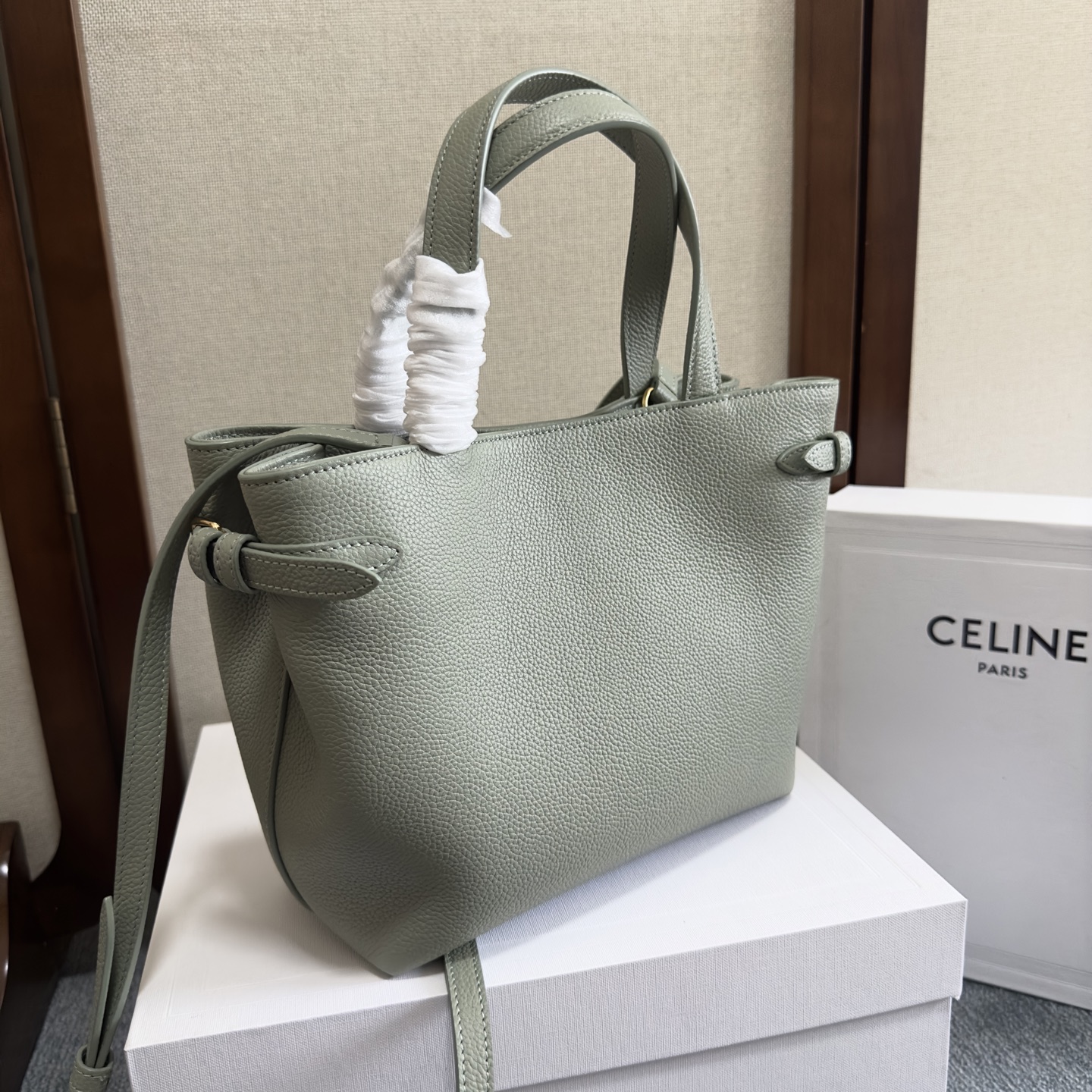 [TOP] CELINE CABAS ANAIS CUIR TRIOMPHE Bag 20.5 x 9 x 19 CM - 4 Colour
