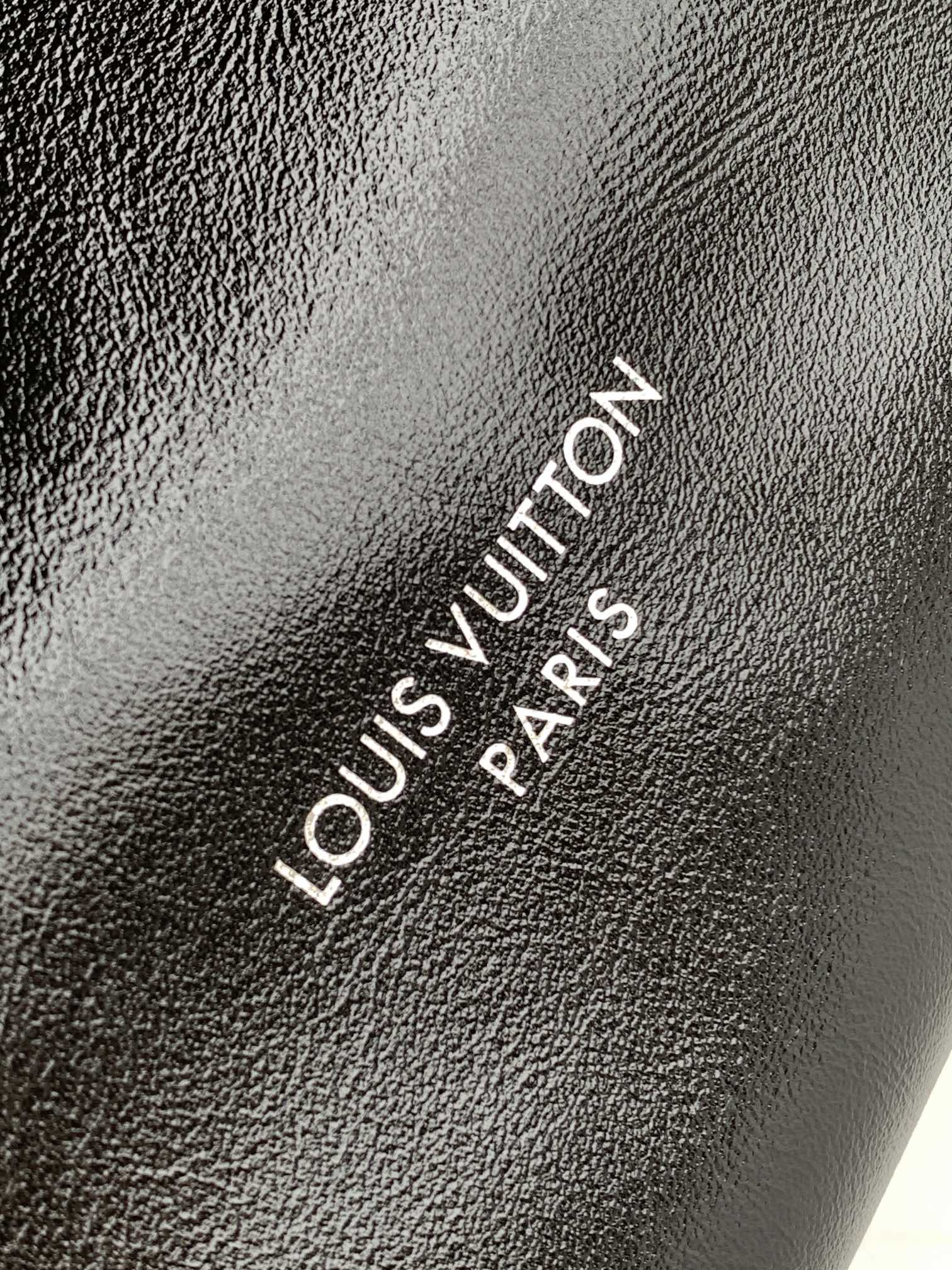 [TOP] Louis Vuitton LV Carryall Vibe Bag 39 x 30 x 15 cm - Black