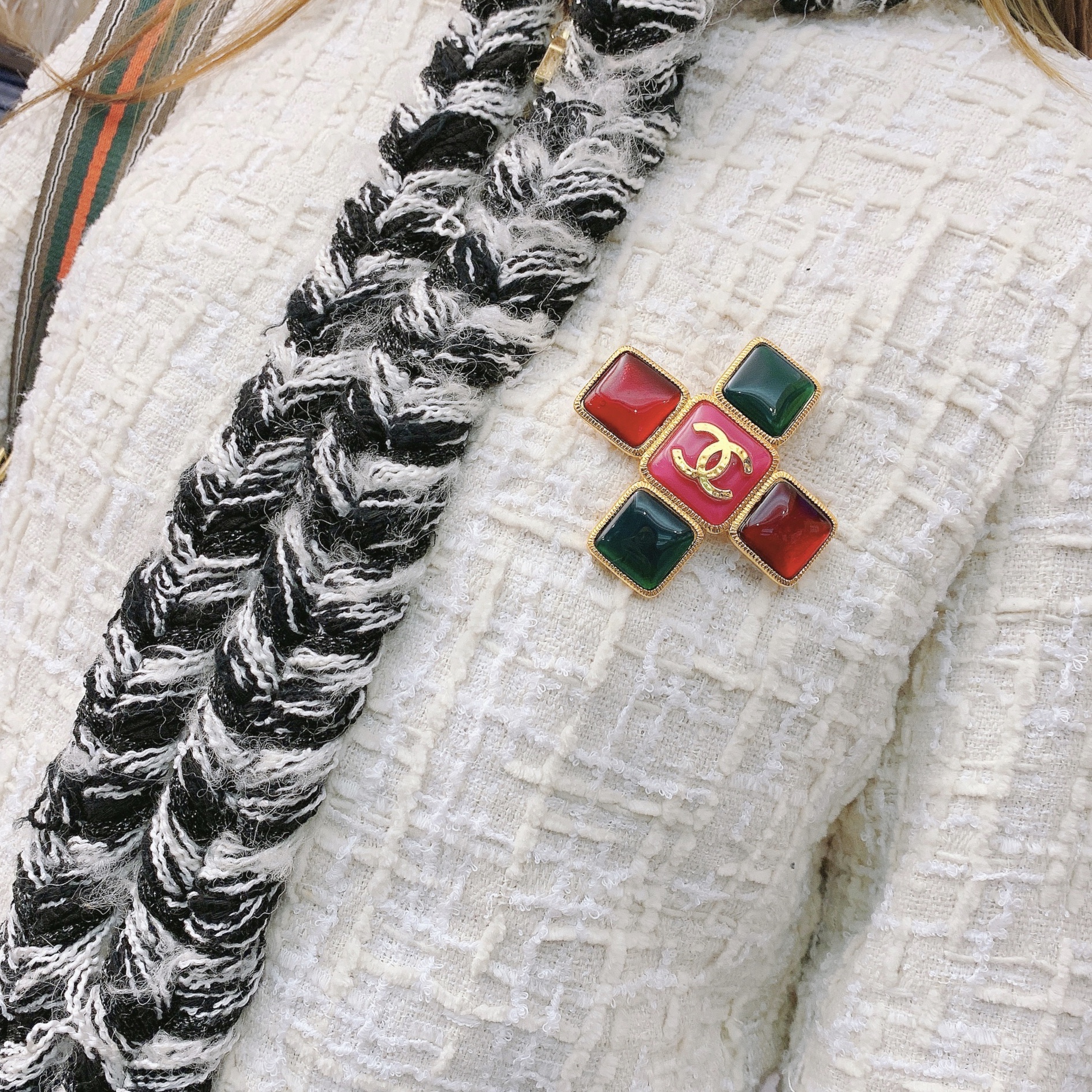 [TOP] CHANEL Brooch - Green and Red