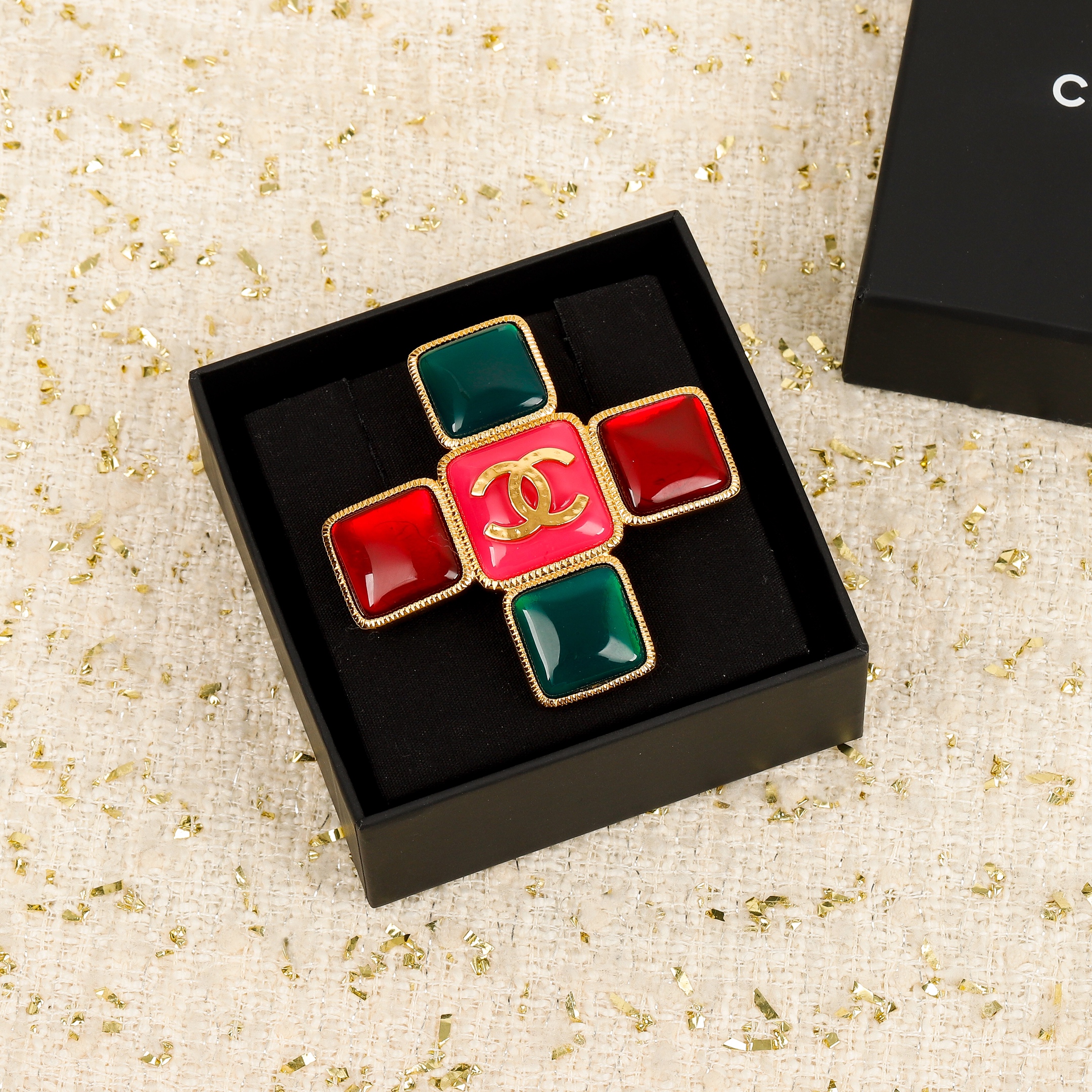 [TOP] CHANEL Brooch - Green and Red