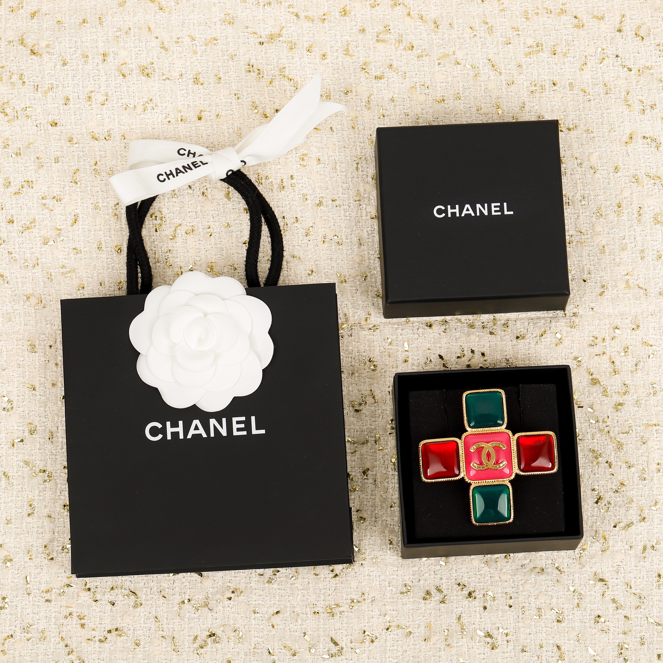 [TOP] CHANEL Brooch - Green and Red