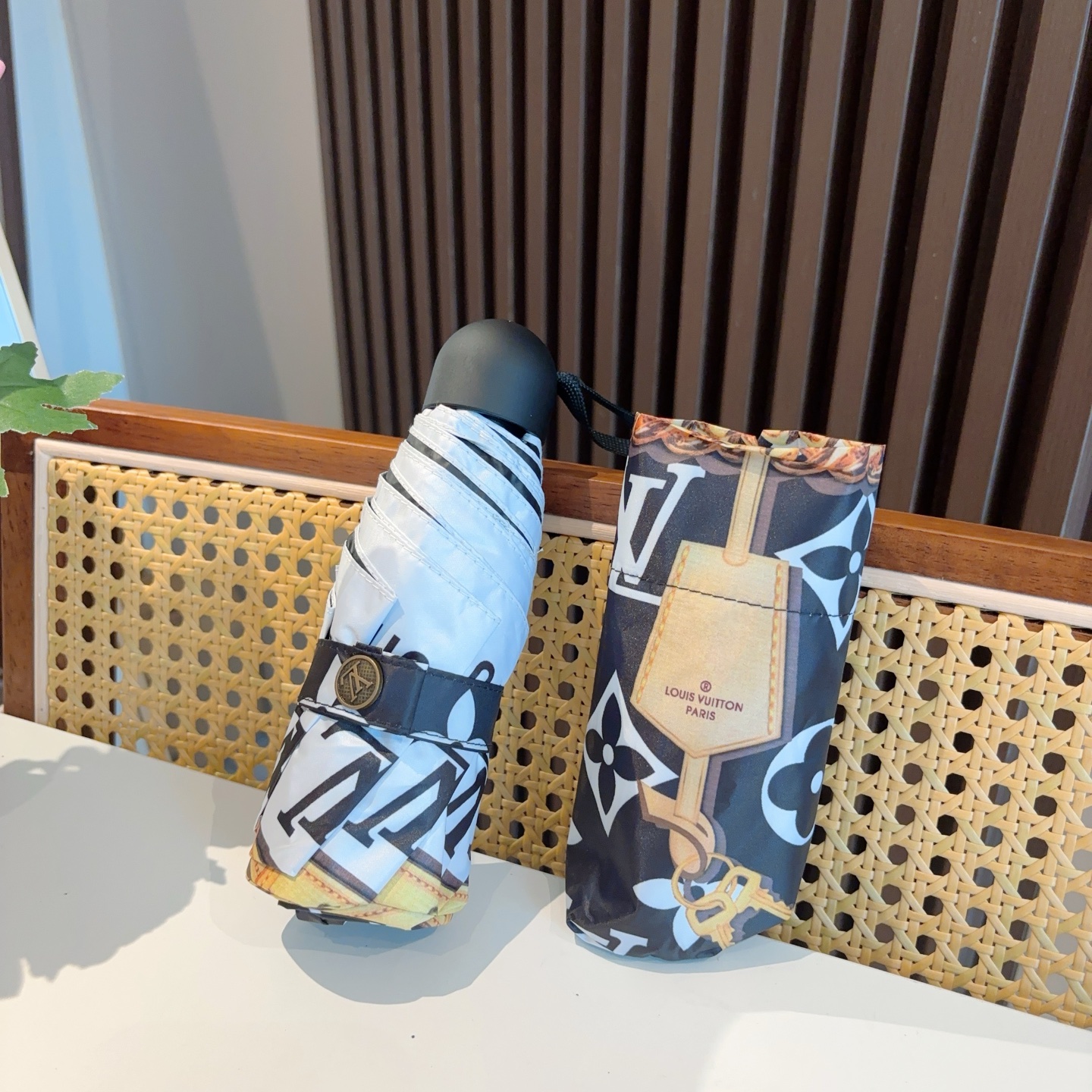 [TOP] Louis Vuitton LV Umbrella - Monogram