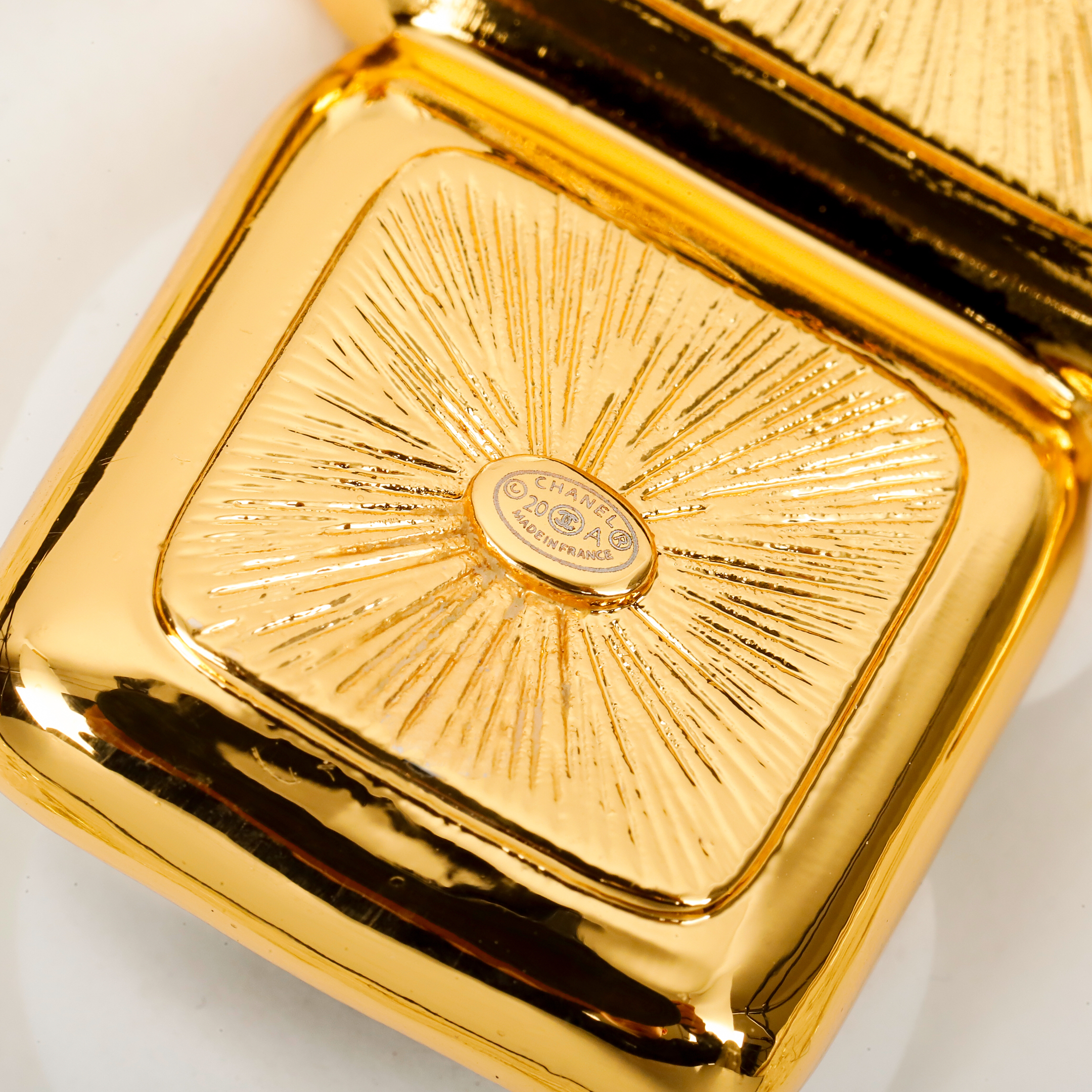 [TOP] CHANEL Brooch - Green and Red