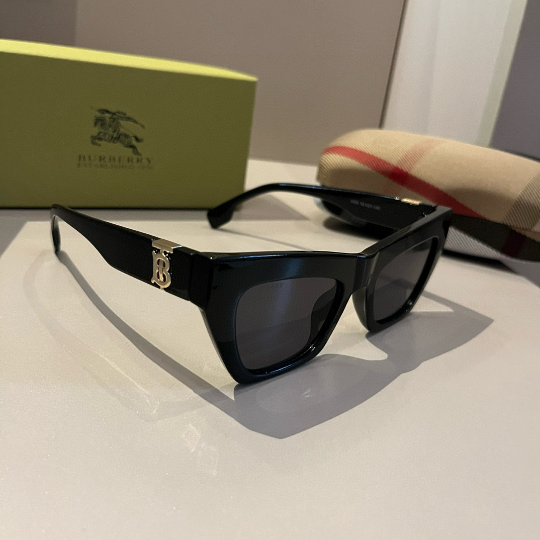 [TOP] BURBERRY Sunglasses - 2 Colors