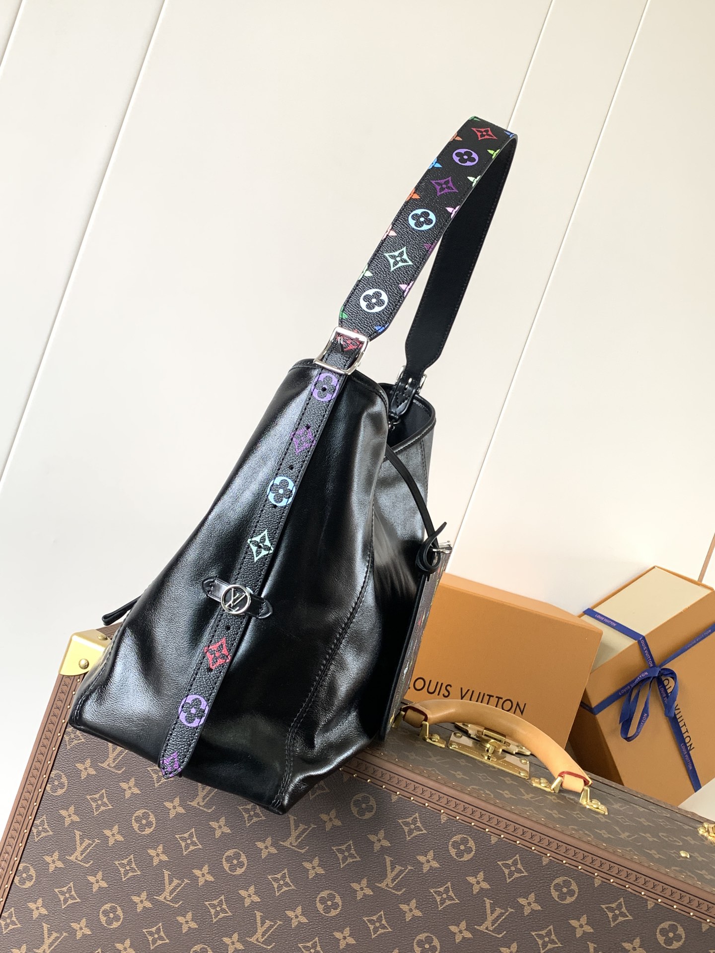 [TOP] Louis Vuitton LV Carryall Vibe Bag 39 x 30 x 15 cm - Black