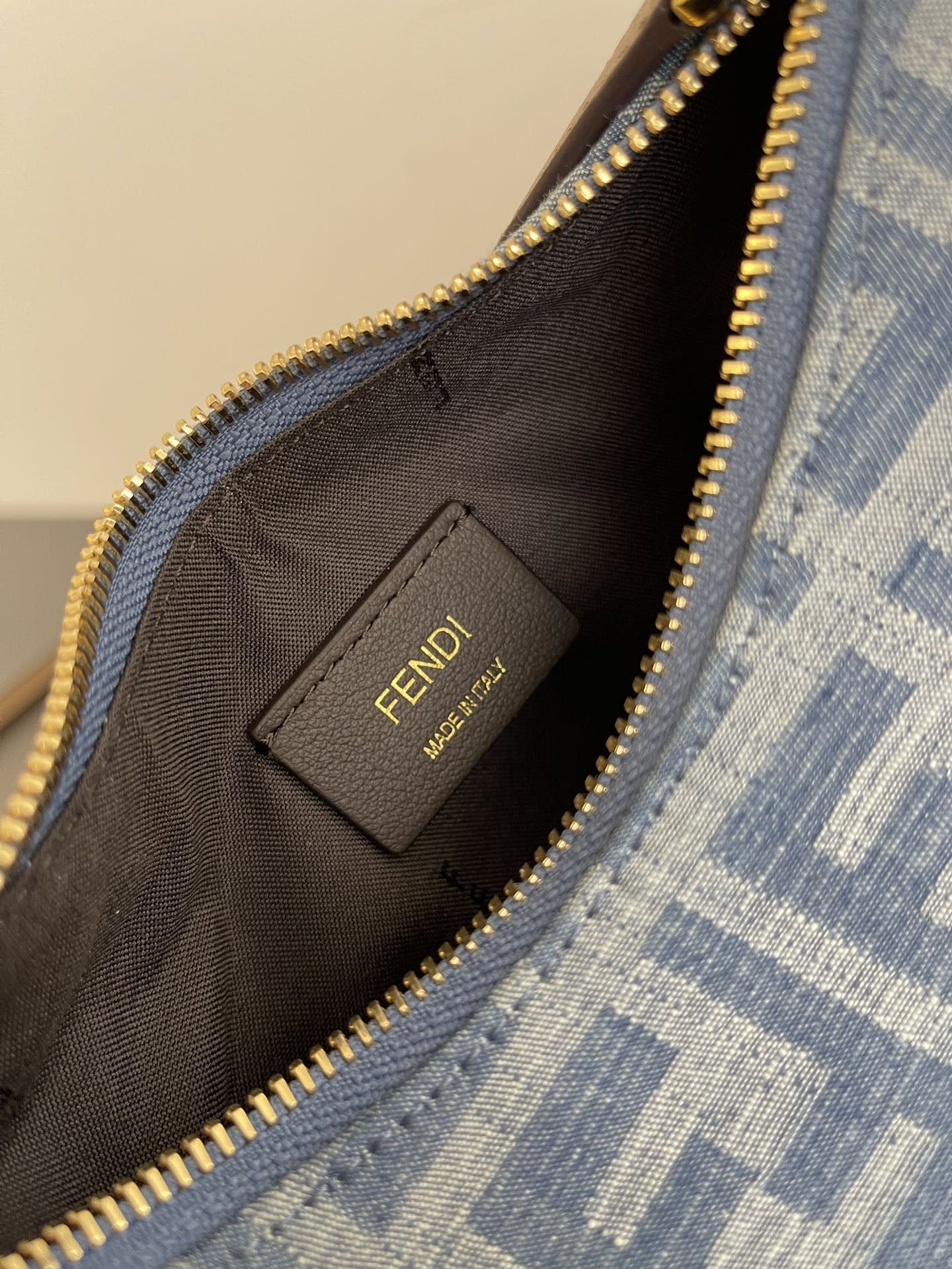[TOP] FENDI Classic Metal Logo Fendigraphy Bag 20x7.5x13cm - Denim Blue&GHW