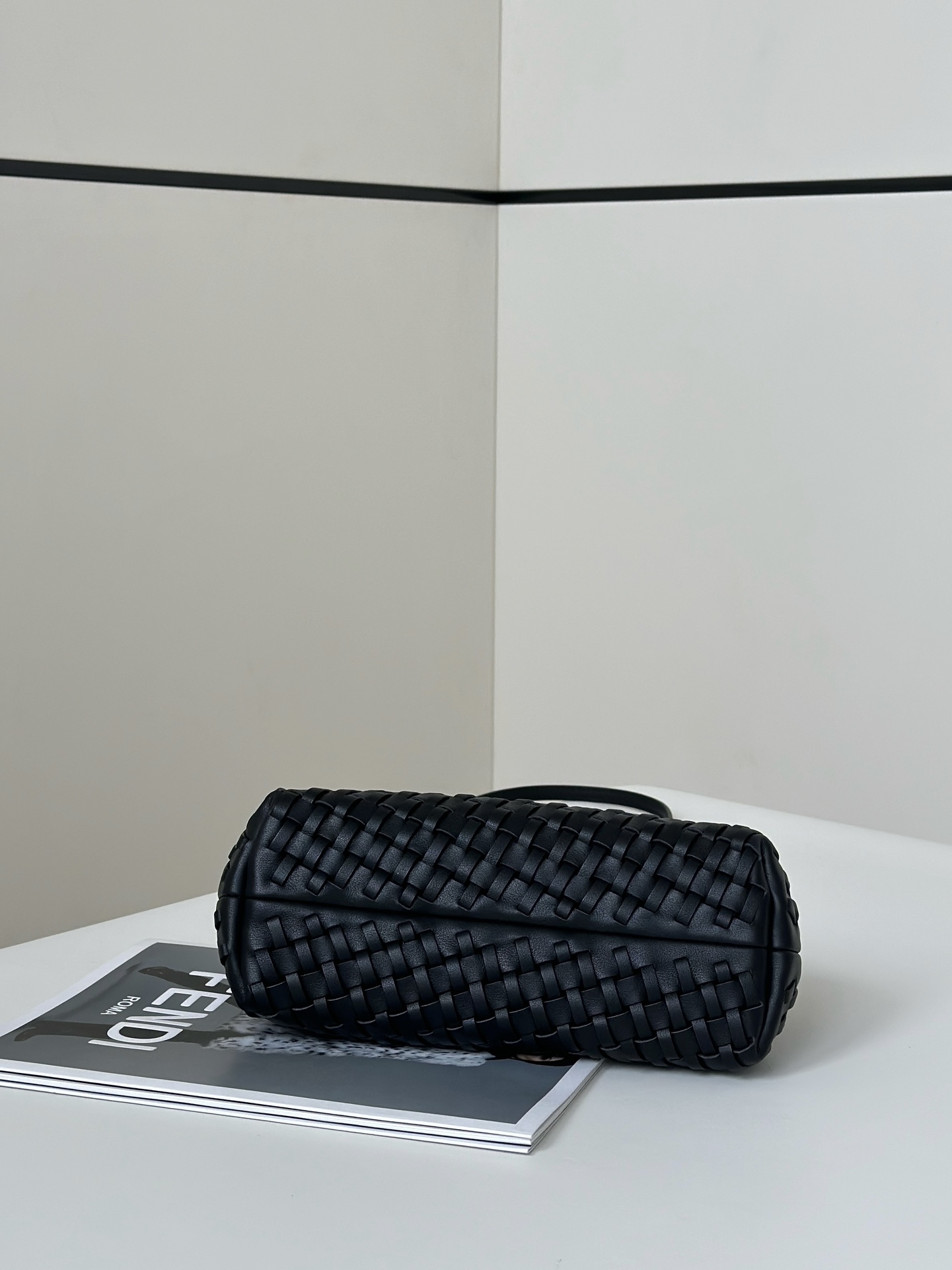 [TOP] FENDI First Bag Sheepskin Weaving 24x9x18cm - Black