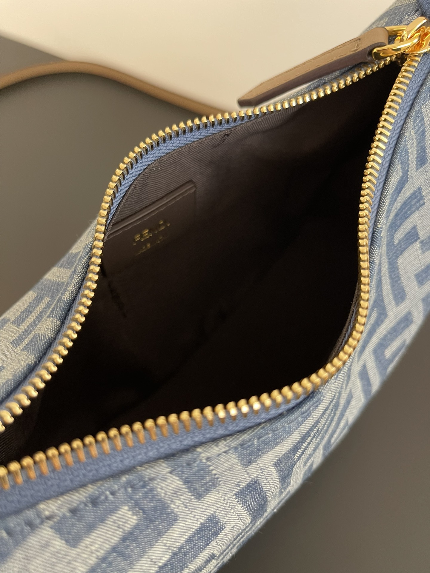 [TOP] FENDI Classic Metal Logo Fendigraphy Bag 20x7.5x13cm - Denim Blue&GHW