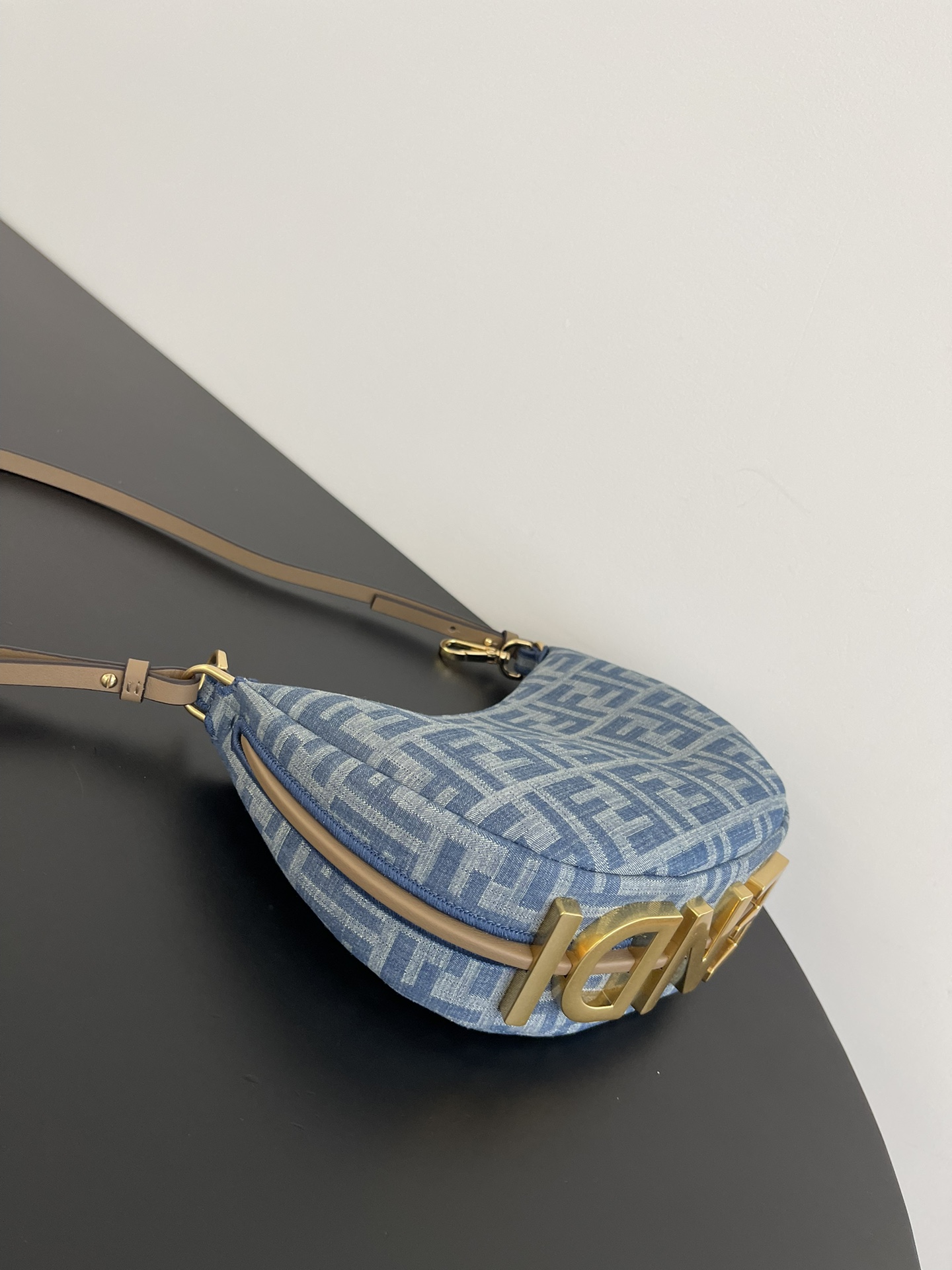 [TOP] FENDI Classic Metal Logo Fendigraphy Bag 20x7.5x13cm - Denim Blue&GHW