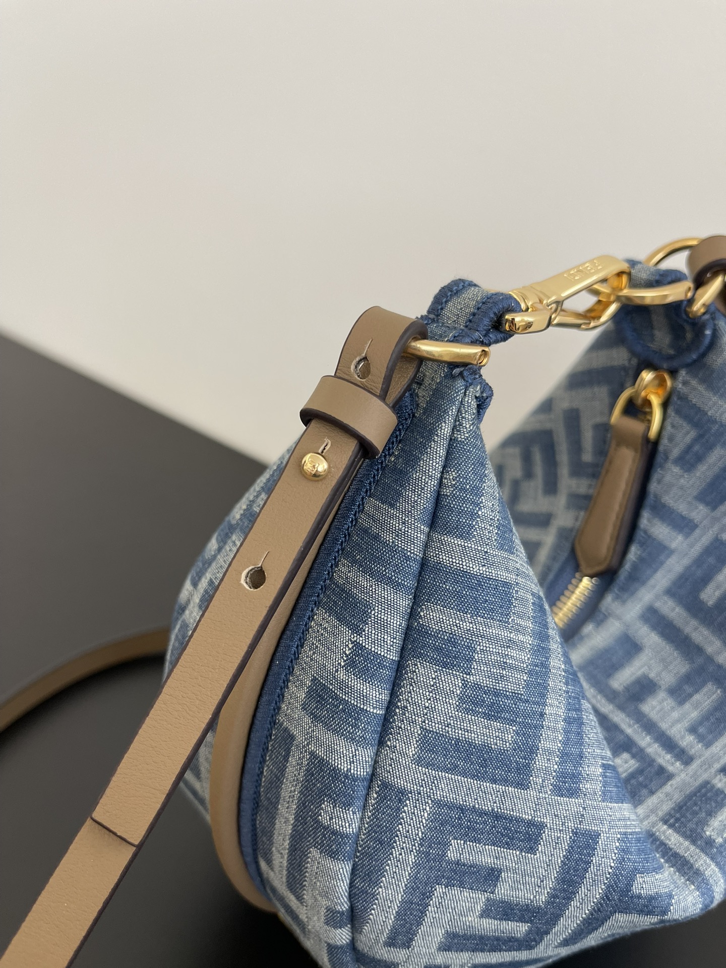 [TOP] FENDI Classic Metal Logo Fendigraphy Bag 20x7.5x13cm - Denim Blue&GHW