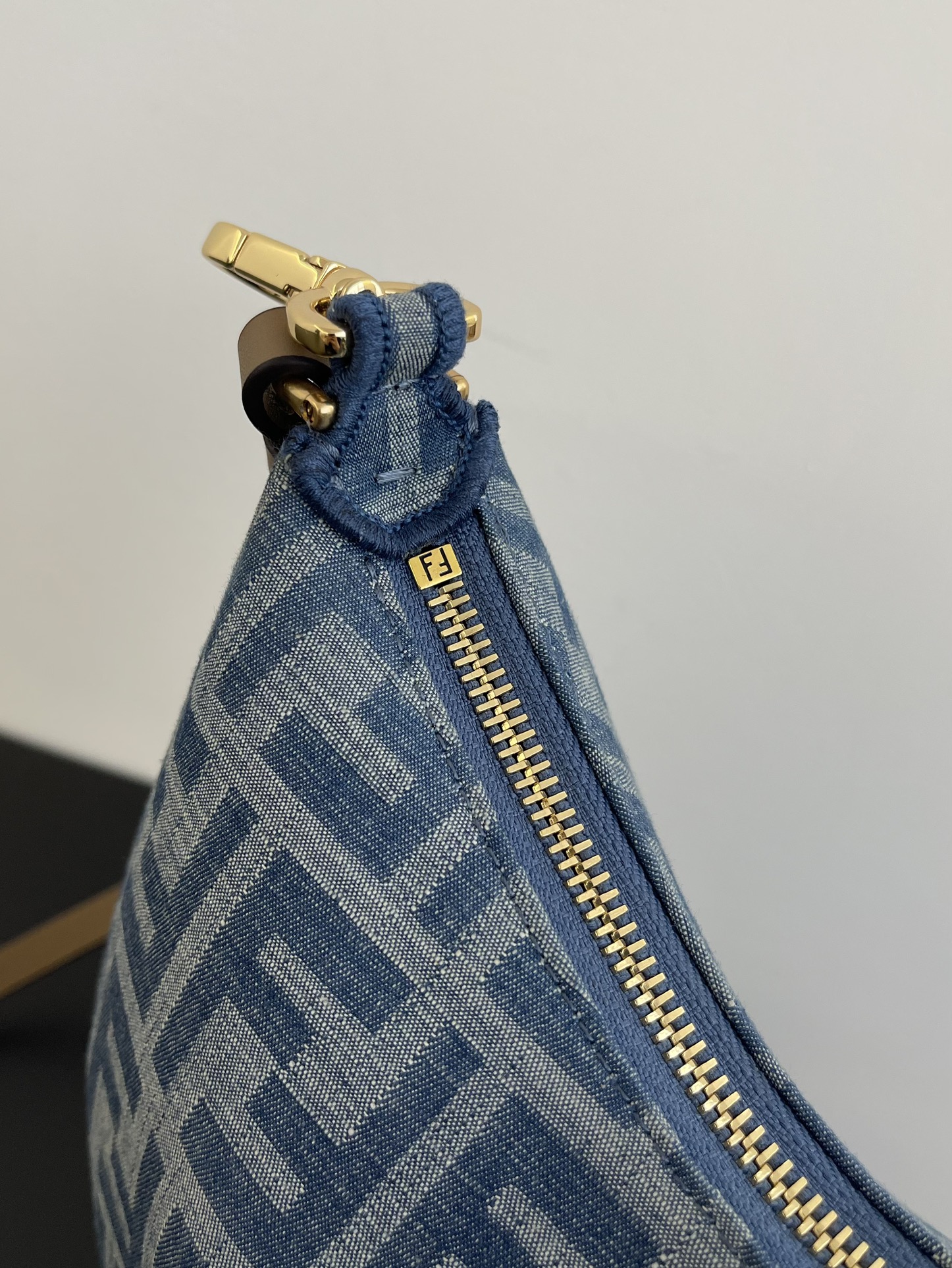 [TOP] FENDI Classic Metal Logo Fendigraphy Bag 20x7.5x13cm - Denim Blue&GHW