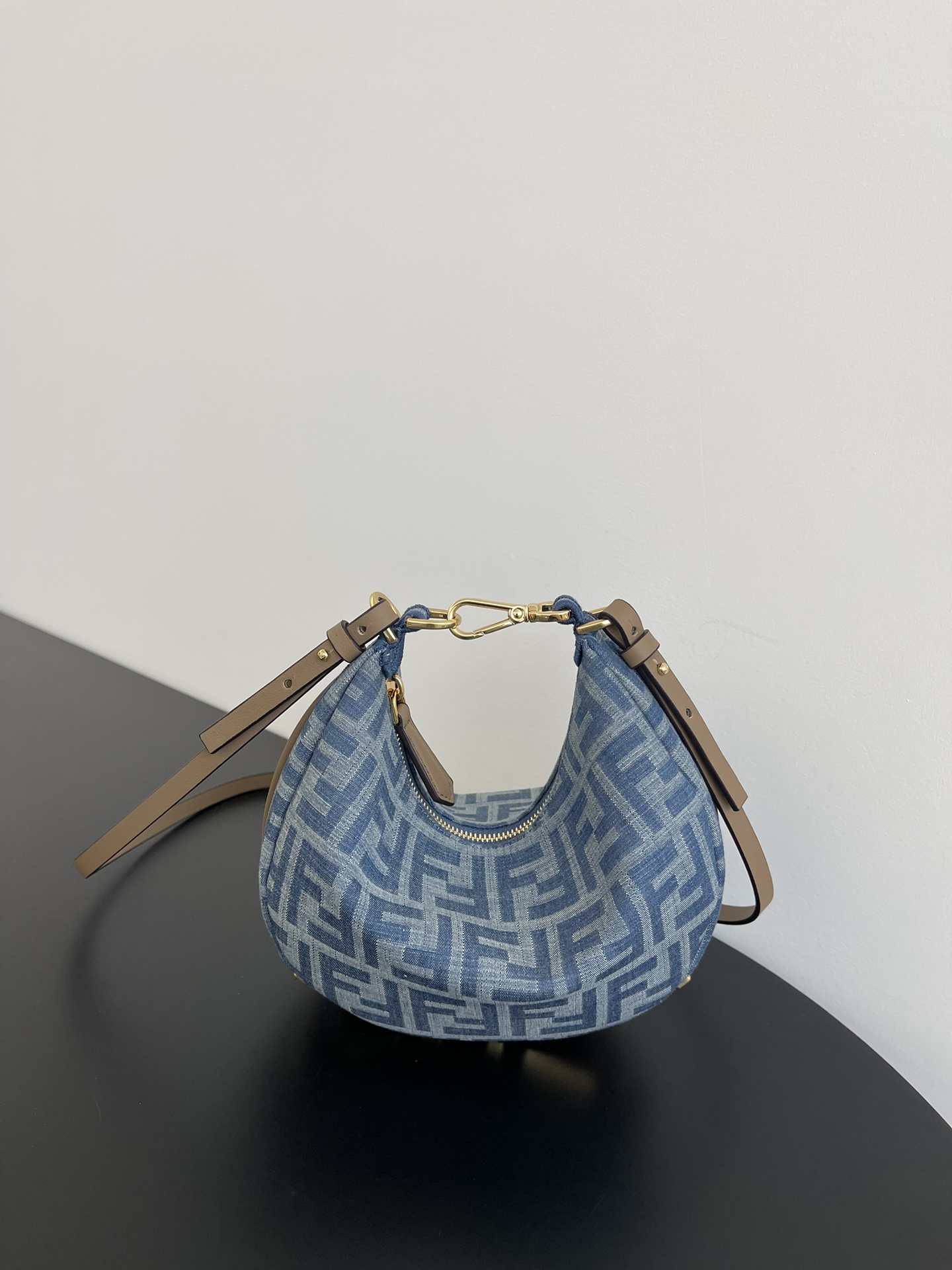 [TOP] FENDI Classic Metal Logo Fendigraphy Bag 20x7.5x13cm - Denim Blue&GHW