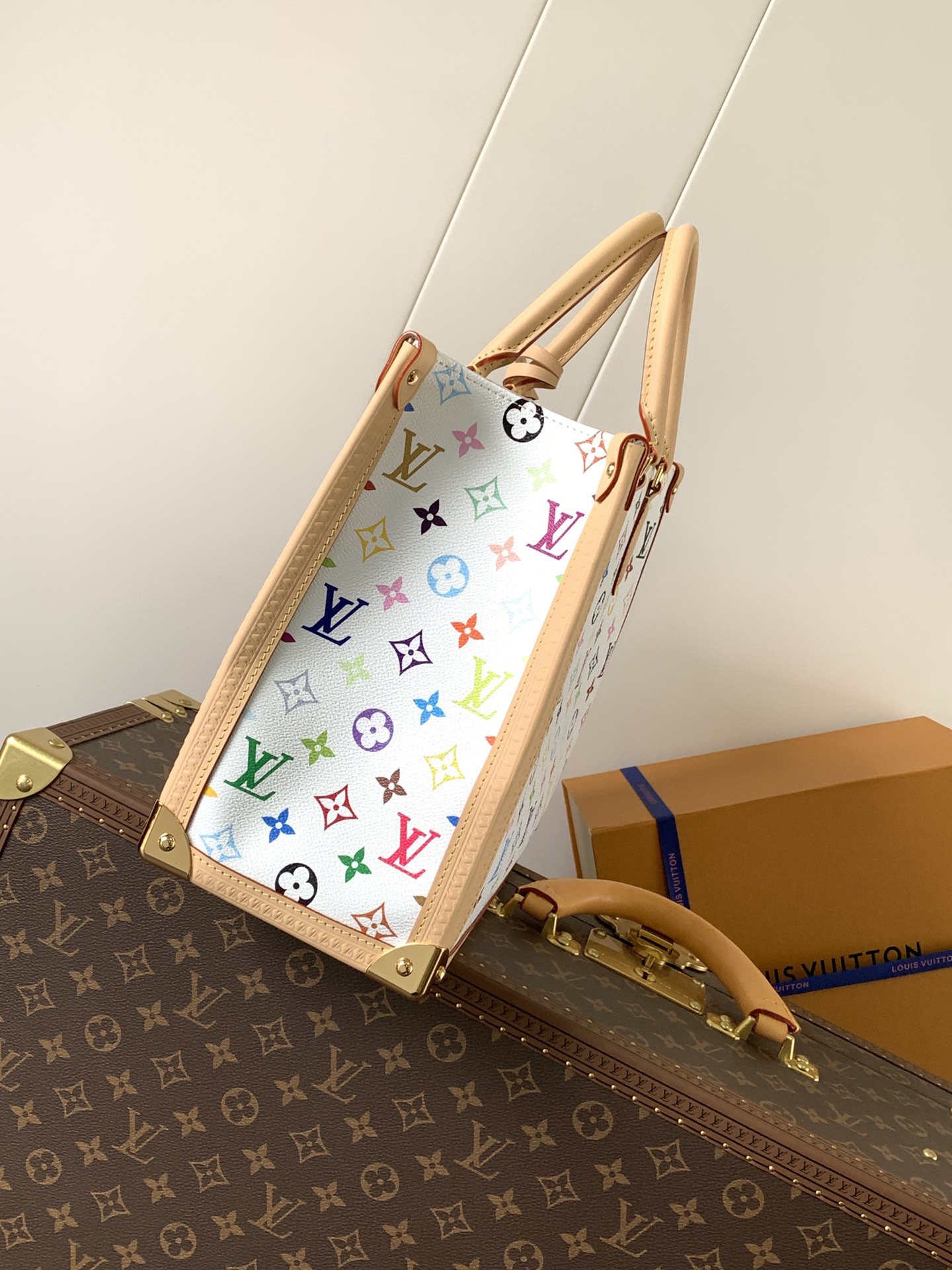 [TOP] Louis Vuitton LV x TM On The Go MM Bag 35 x 27 x 14 cm - White