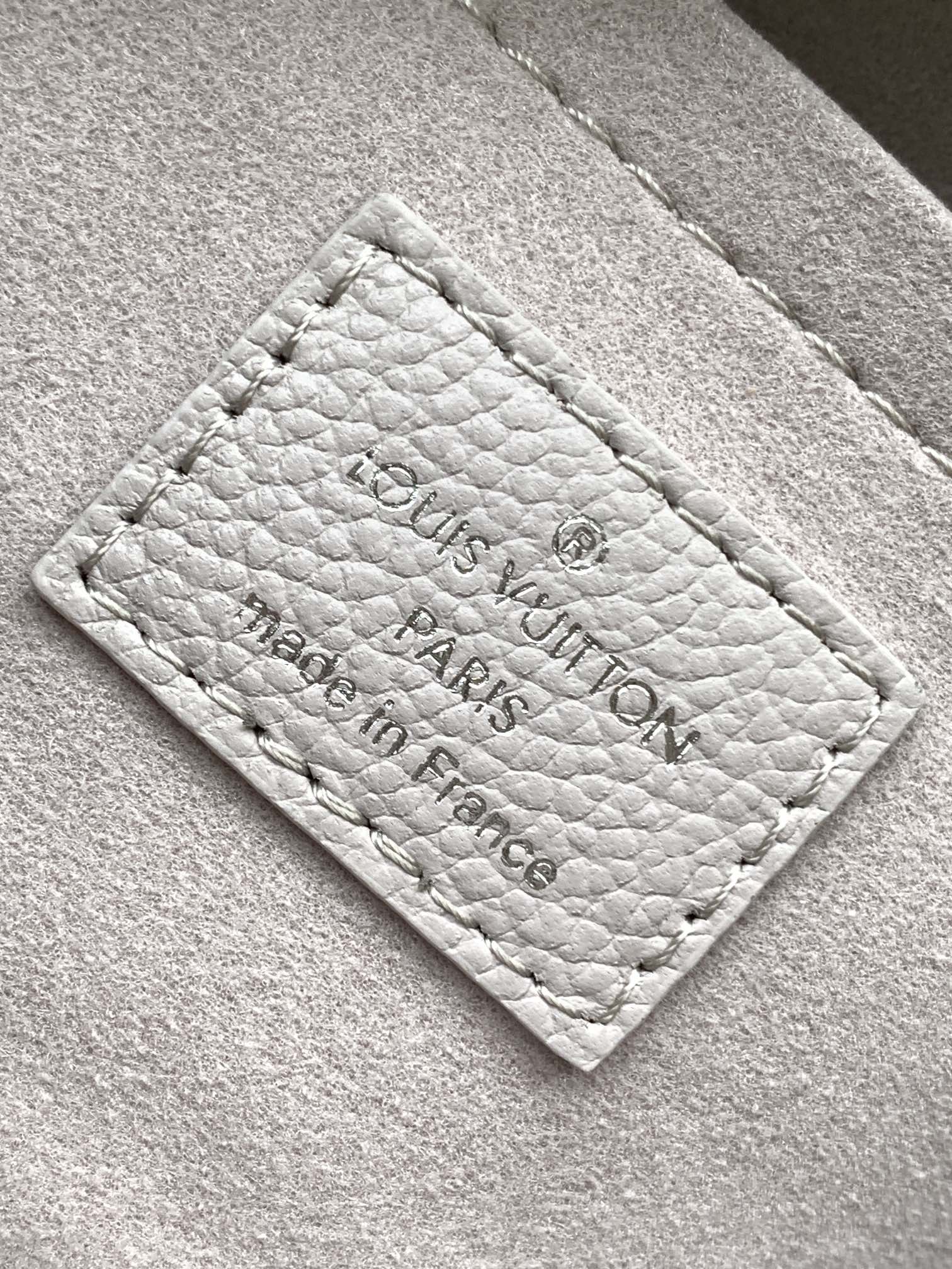 [TOP] Louis Vuitton LV On The Go 18x12x16cm - Gray