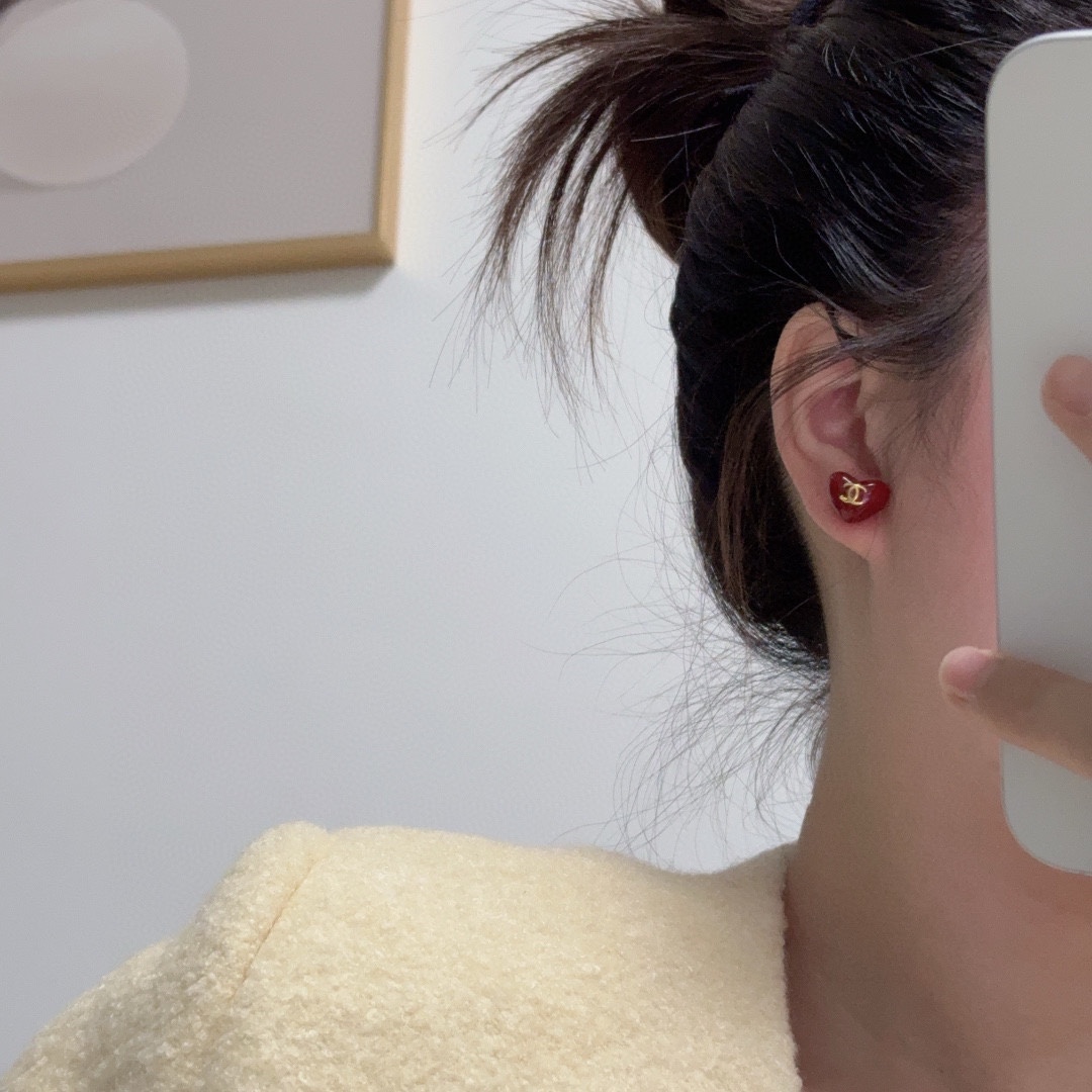 [TOP] CHANEL Heart Earrings- Red