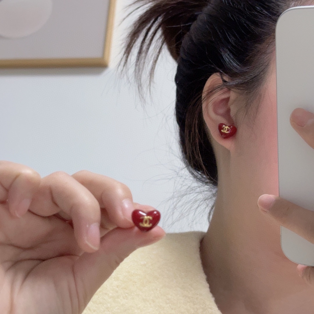 [TOP] CHANEL Heart Earrings- Red