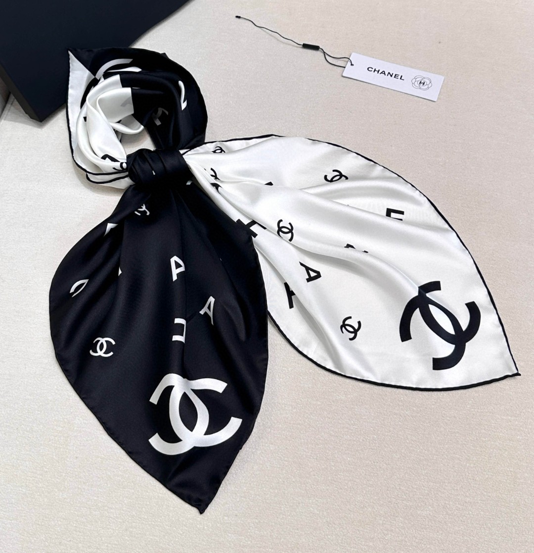 [TOP] CHANEL Silk Scarf 90 x 90 cm - White and Black