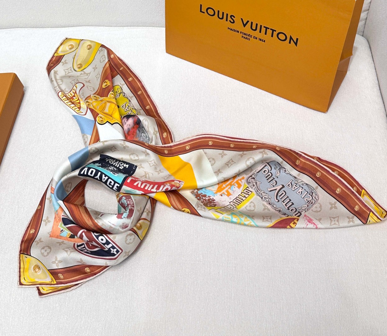 [TOP] Louis Vuitton LV Elysee Palace Hotel Square 90 x 90 cm - White