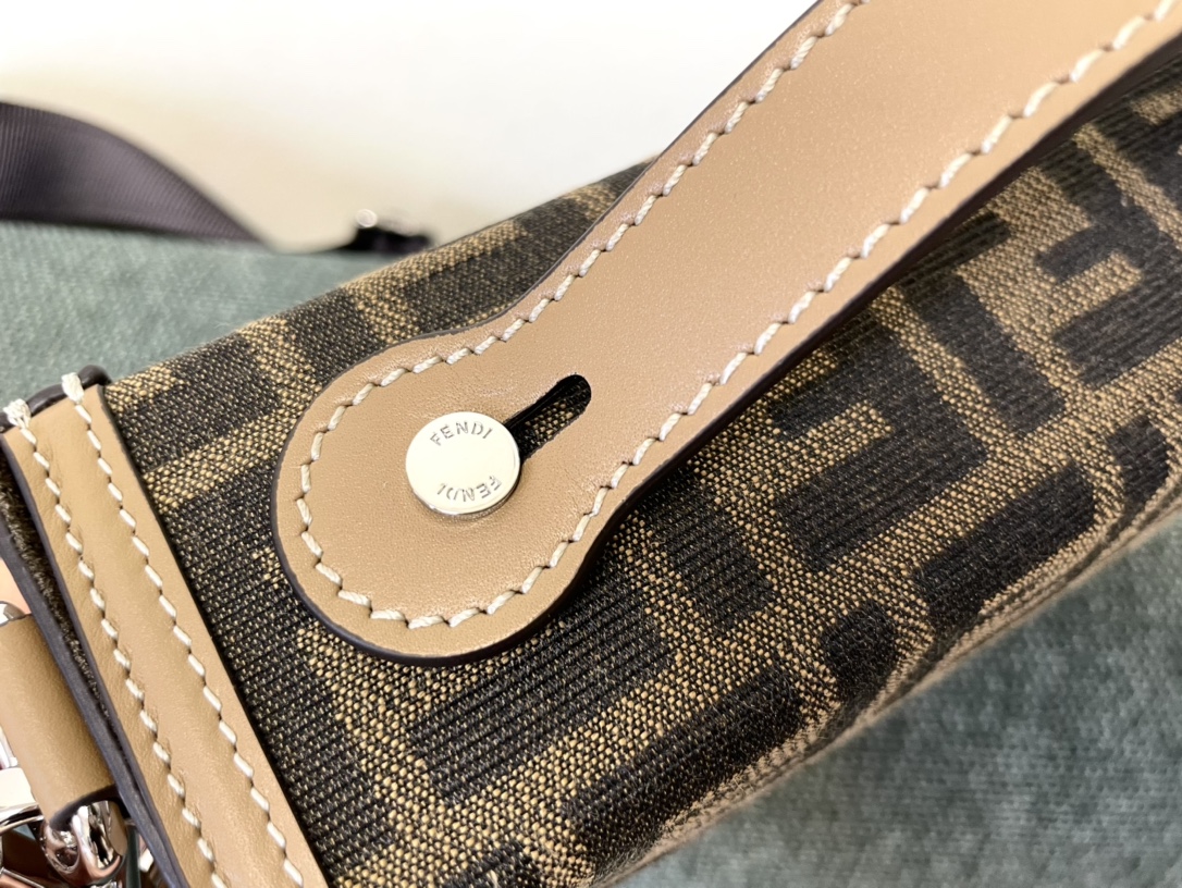 [TOP] FENDI Box Bag 10x13x6.5cm - Brown