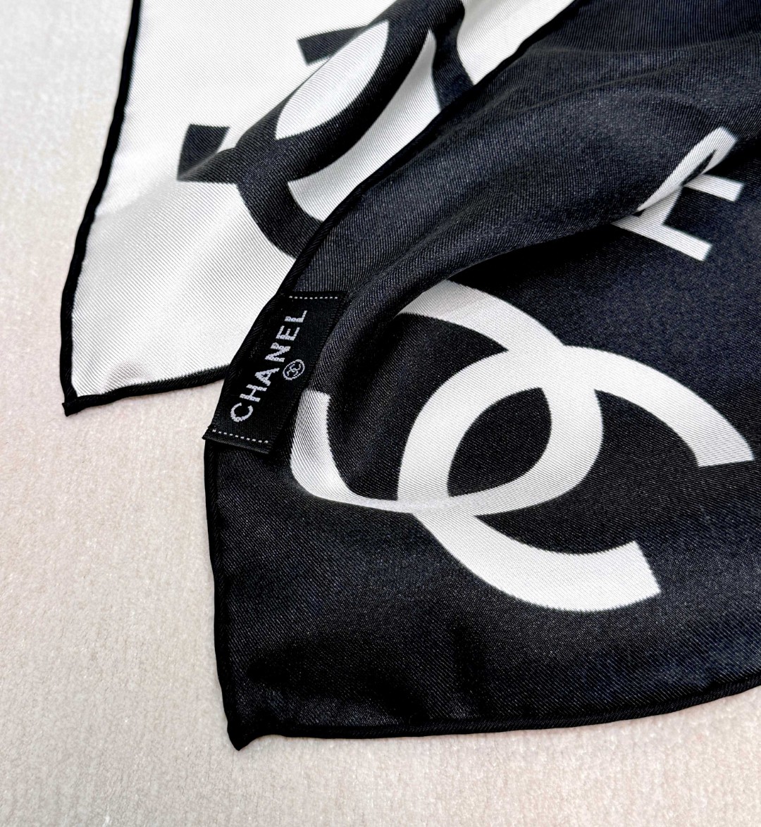 [TOP] CHANEL Silk Scarf 90 x 90 cm - White and Black